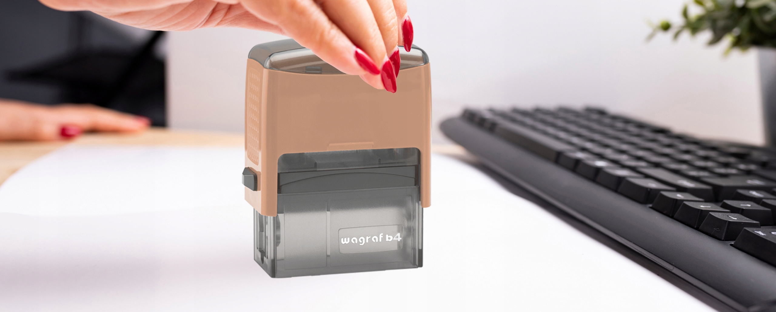 PIECZĄTKA WAGRAF B4s DO 8 LINII FIRMOWA IMIENNA BIUROWA PROJEKT + GUMKA Liczba wersów 1-2 wersy 3-4 wersy 5-6 wersów 7-8 wersów