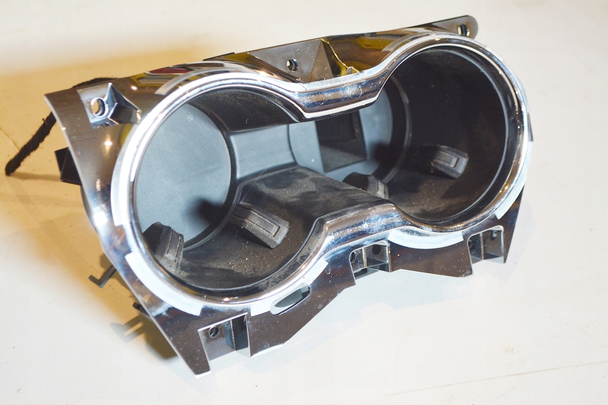 FR3B-63045P28-A - ПОДСТАКАННИК ЧАШКИ LED ХРОМ FORD MUSTANG VI FV