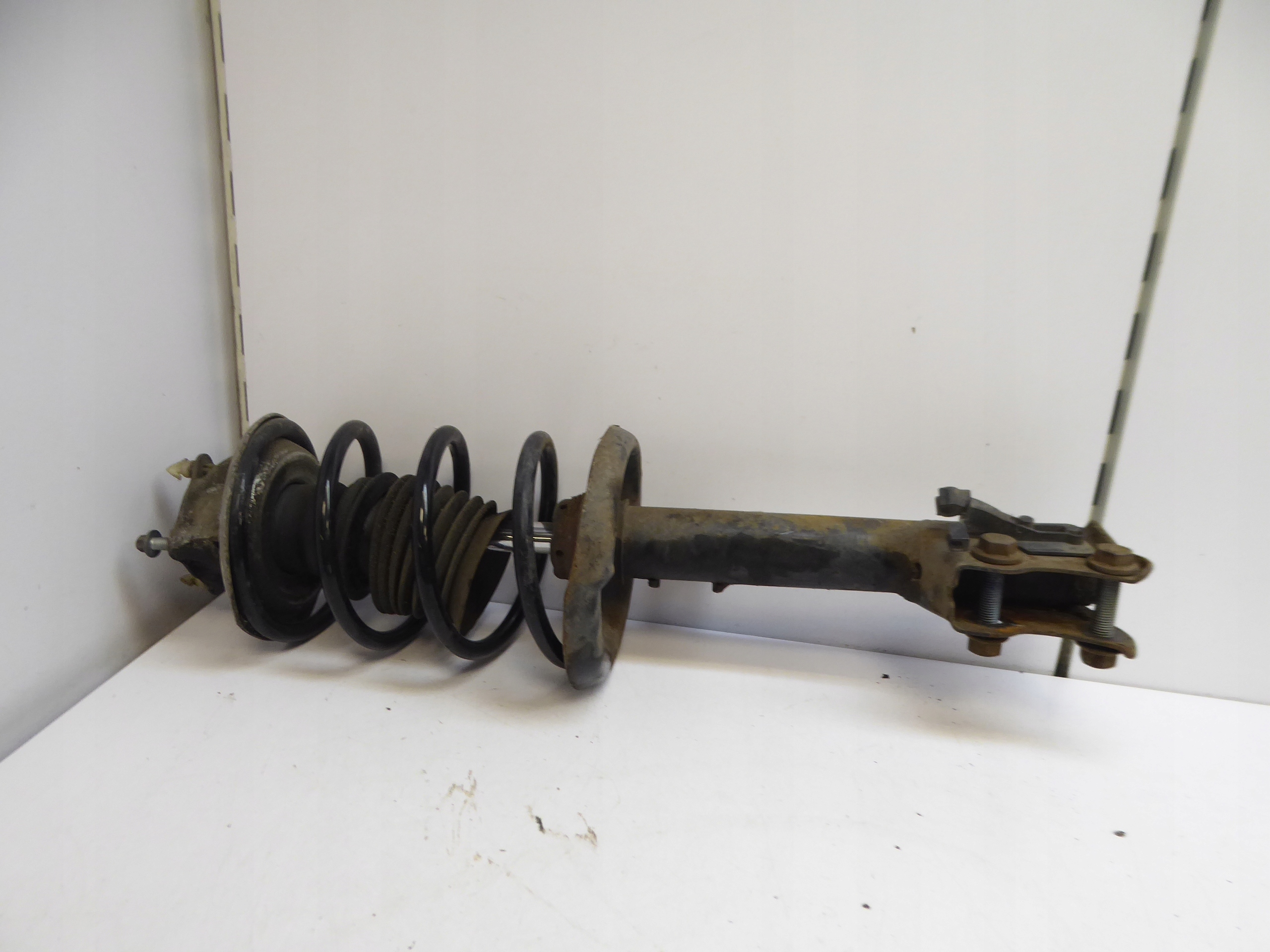 MERCEDES A KLASA W168 LIFT AMORTYZATOR PRZÓD LEWY Numer katalogowy oryginału A1683230366