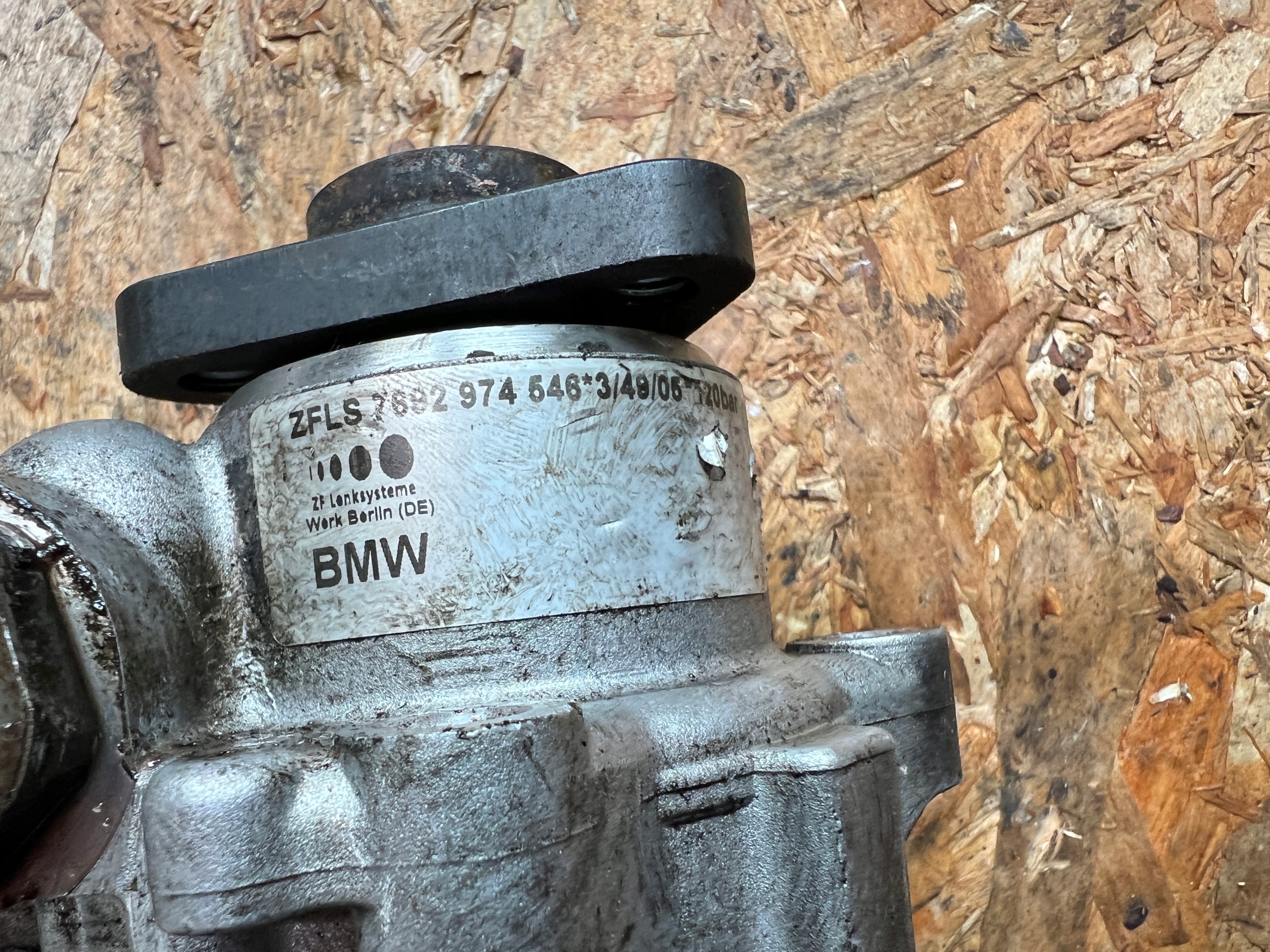 Pompa servosterzo BMW E90 E91 E81 E87 2,0D 120 BAR 7692974546