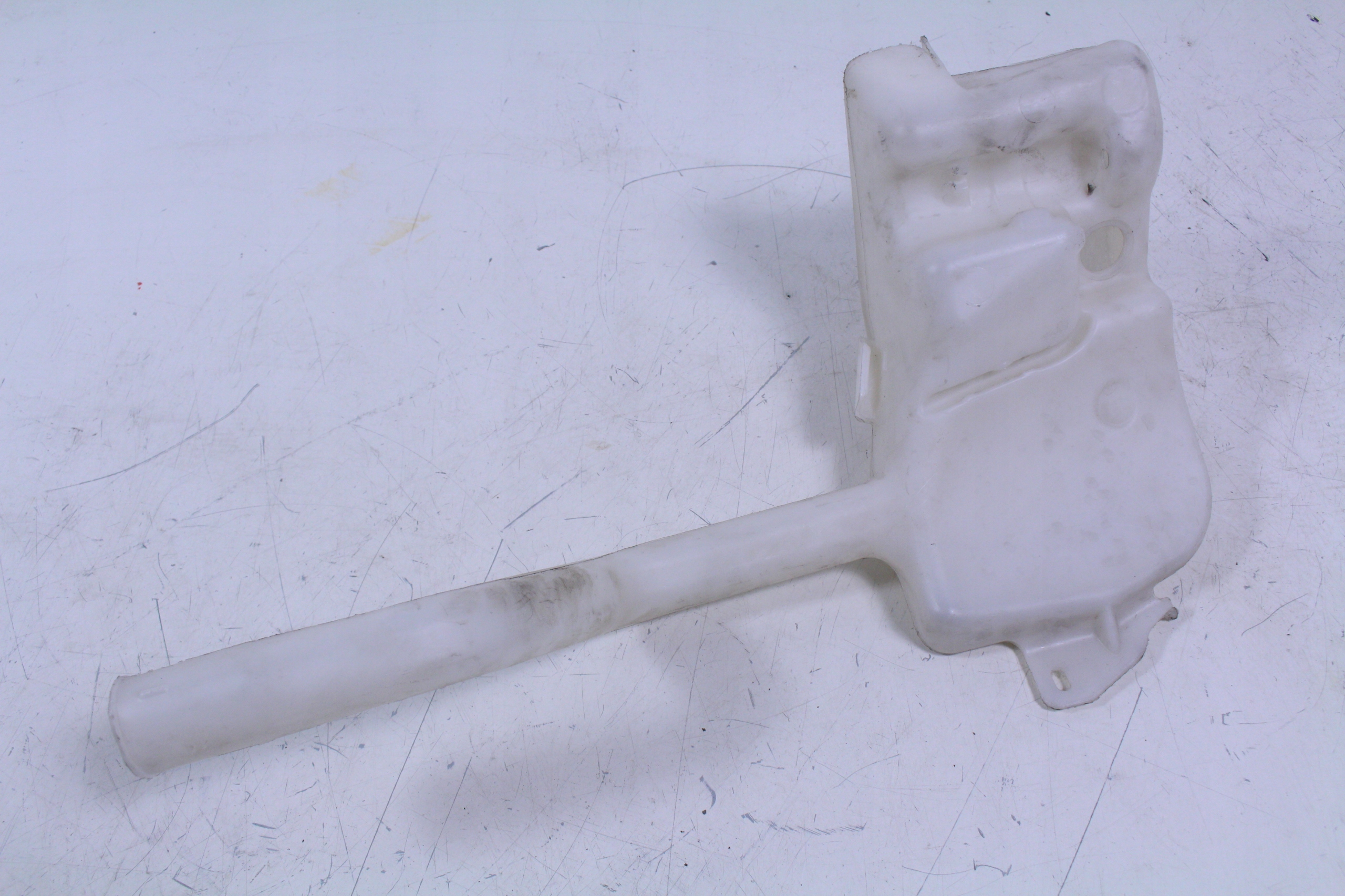 бачок омывателя LIBERTY 05-07 r