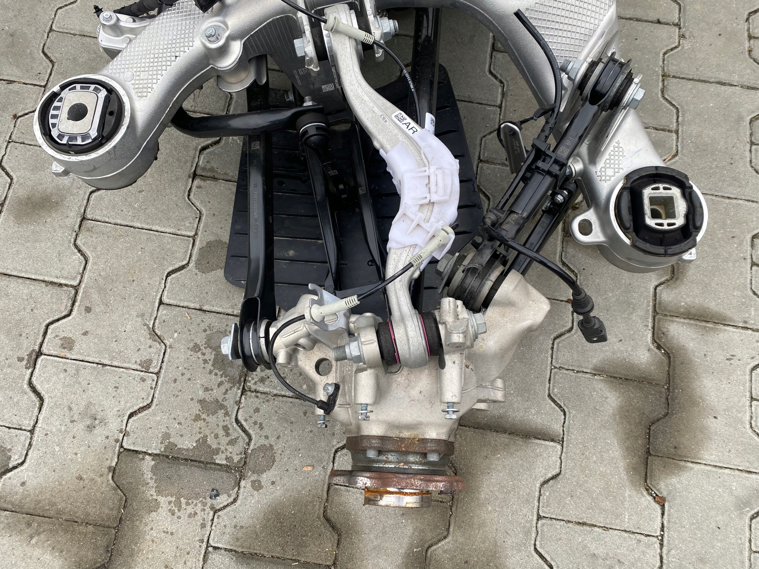 BMW 8 G14 G15 ЦАПФА РИЧАГ ПРАВИЙ ЗАД. 3421km