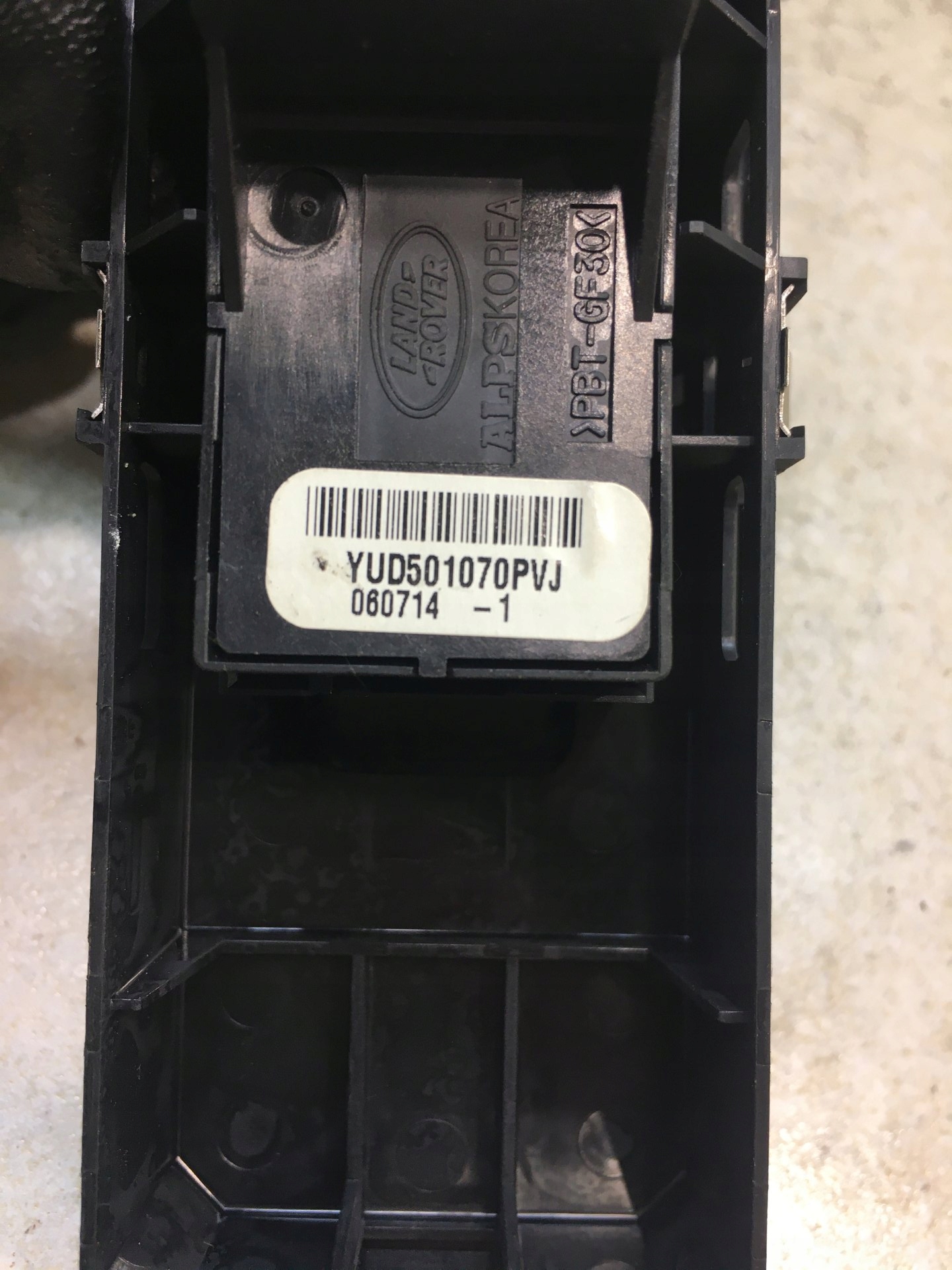 PANEL windows left rear part DISCOVERY III YUD501070PVJ