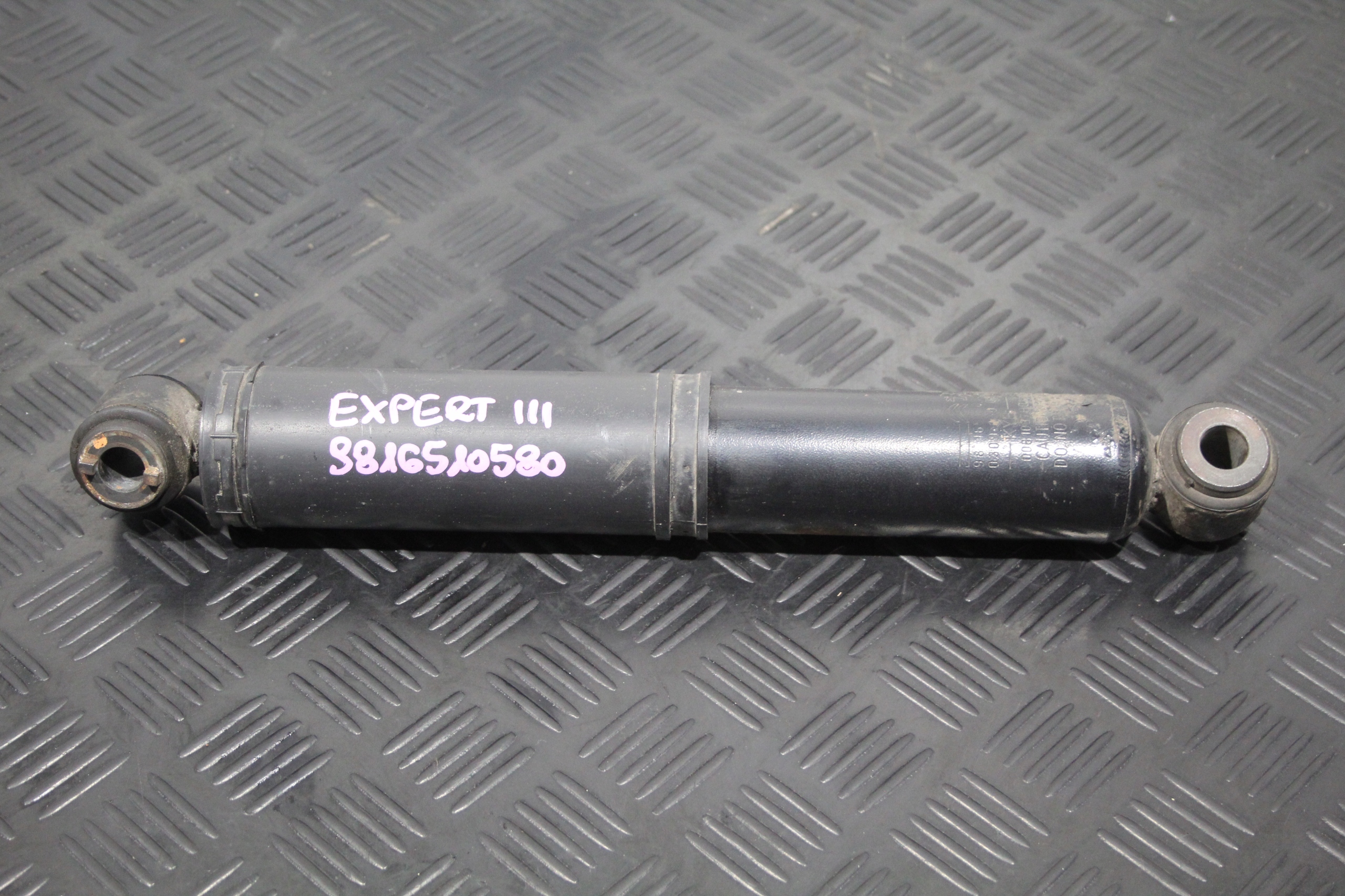 STOSSDÄMPFER HECK TRAVELLER EXPERT III 3 9816510580