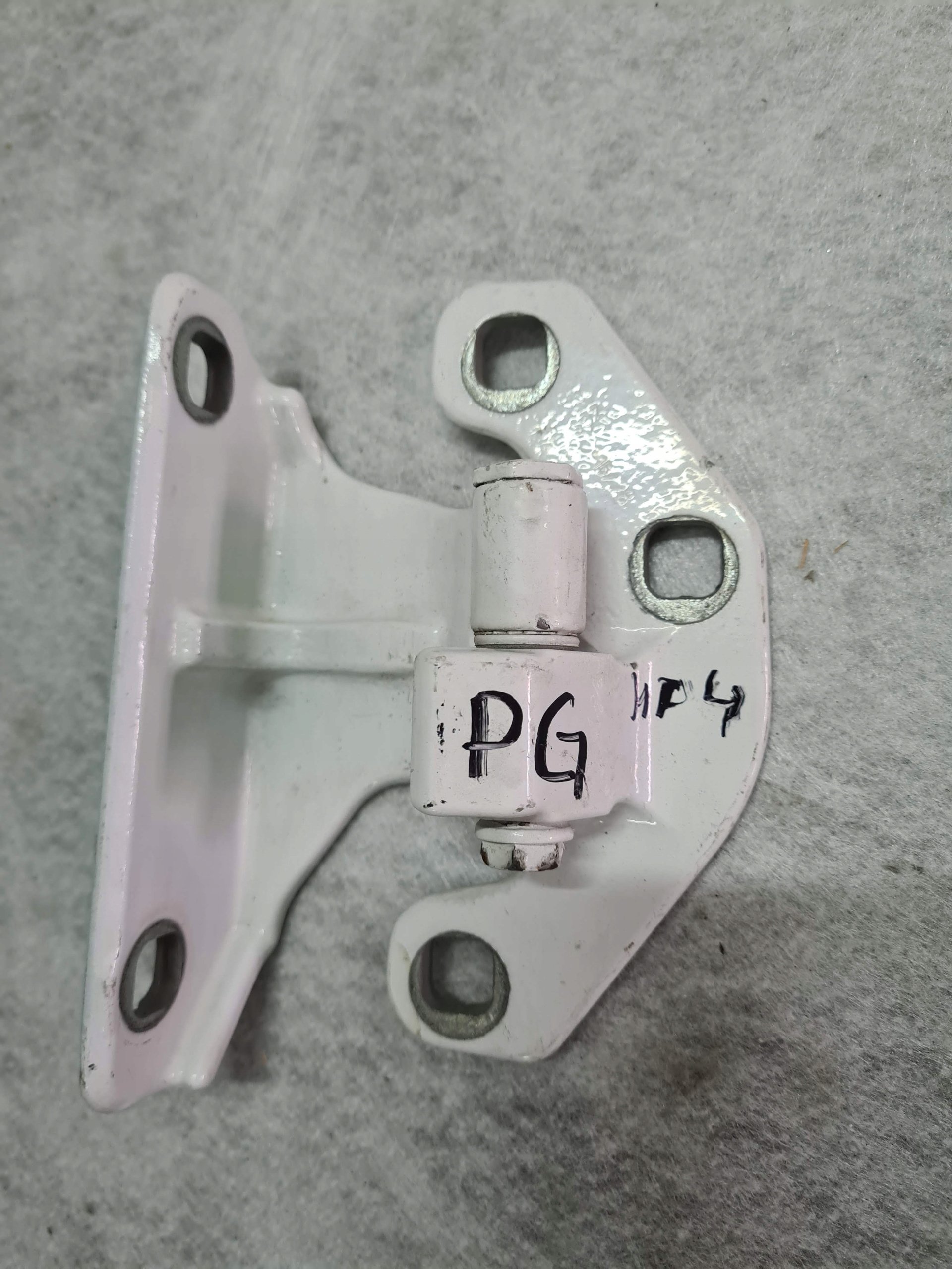 Mercedes Actros MP4 петля левая правая верхняя нижняя