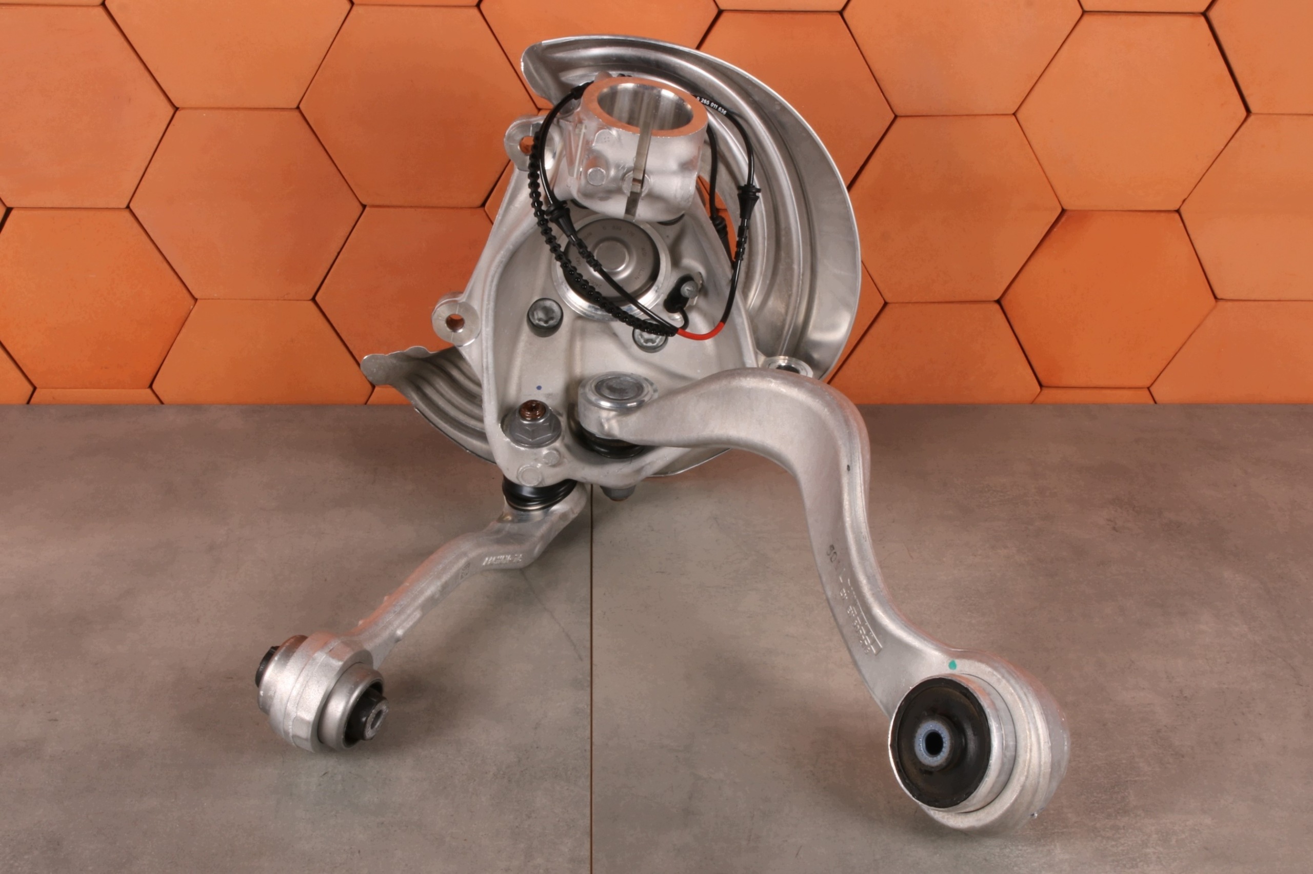 BMW i4 G26 eDrive35 eDrive40 otoč ramene čepu levý předek 6893259