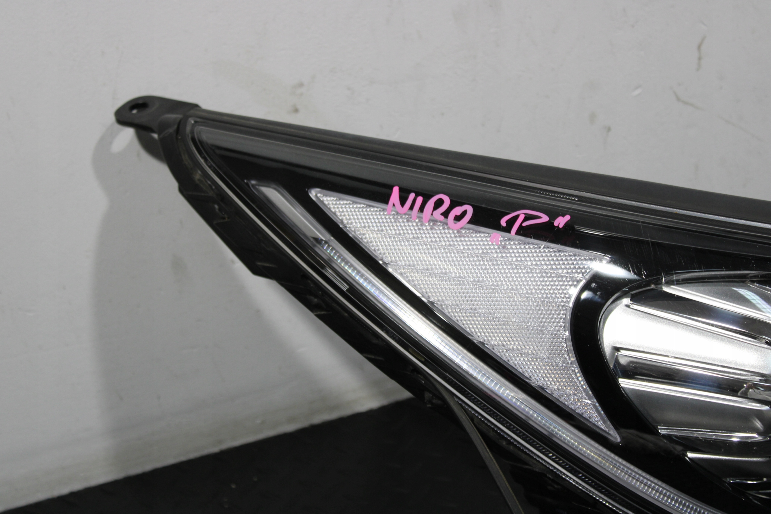 lights light front XENON KIA NIRO 1 and 16-18 92101-G5