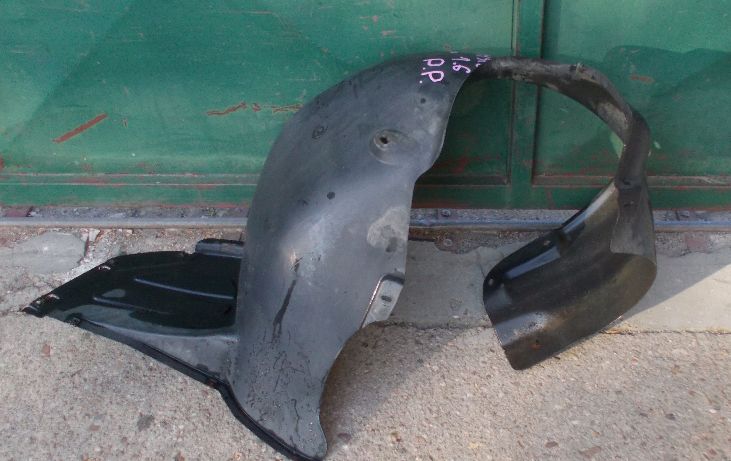SKODA ROOMSTER 09R 1.6 B mudguard right front 5J0809958