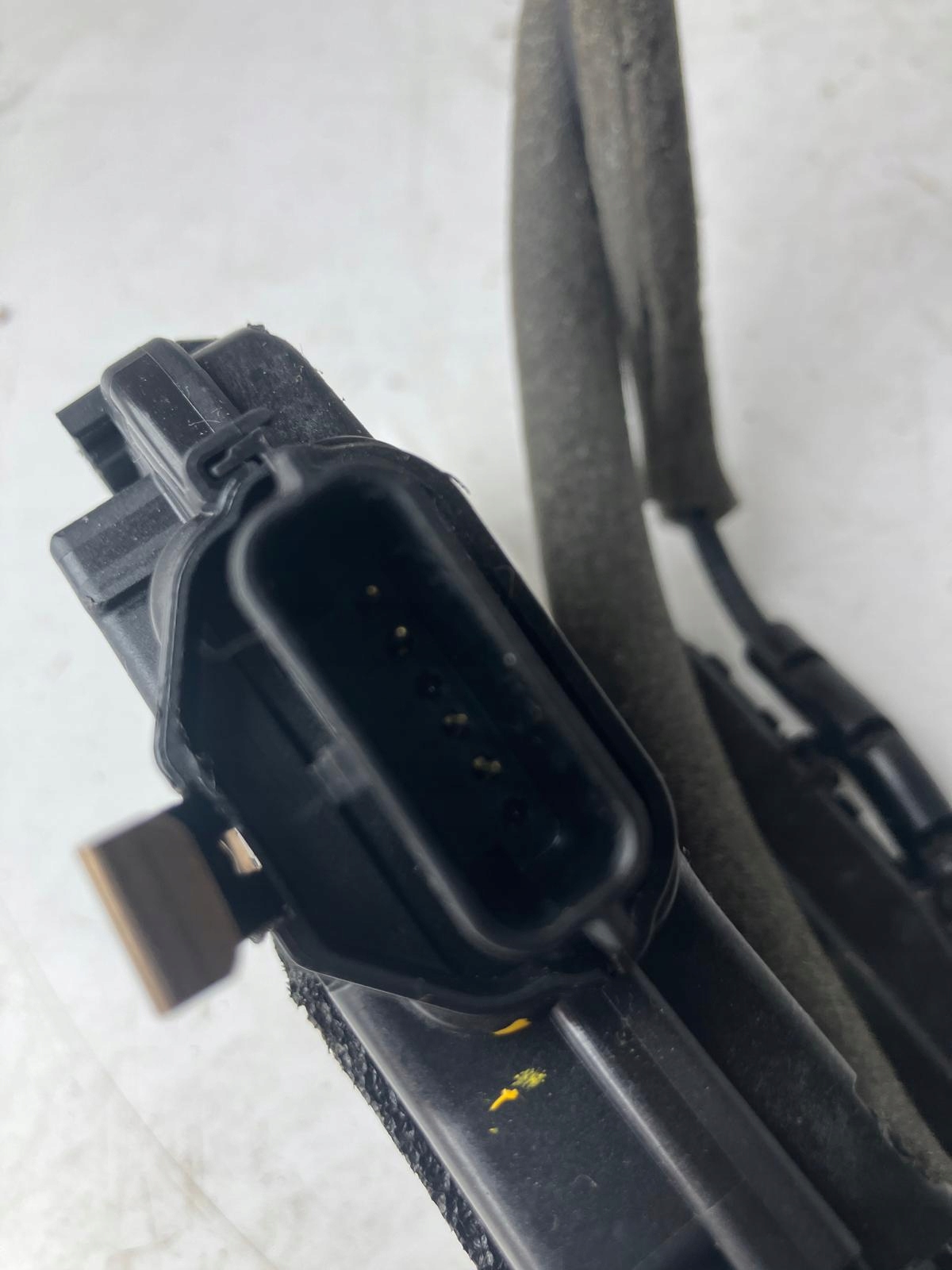 lock door left front RENAULT CLIO V 805032387R