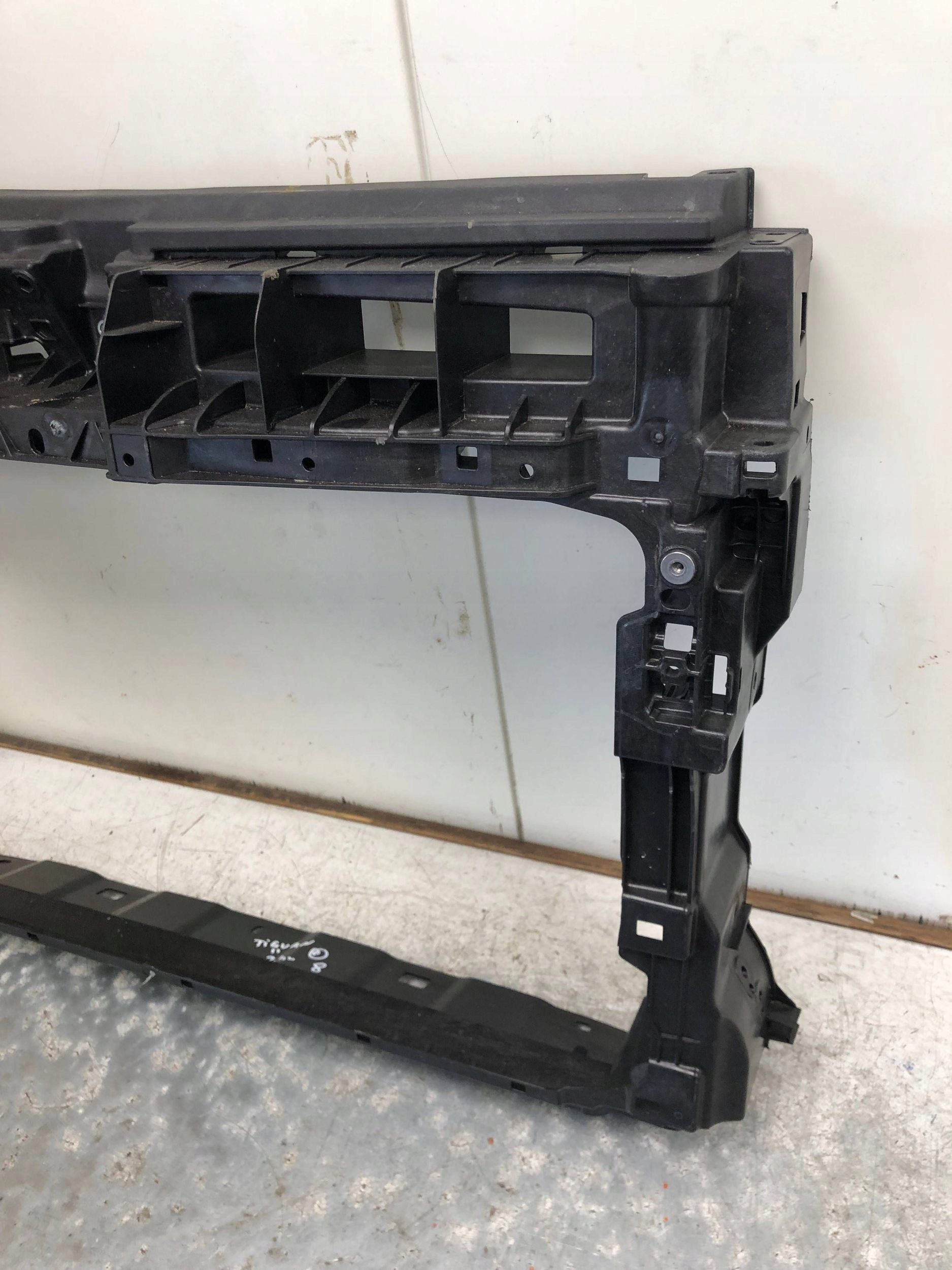 support panel for radiators pillar VW TIGUAN II 5NA805594L
