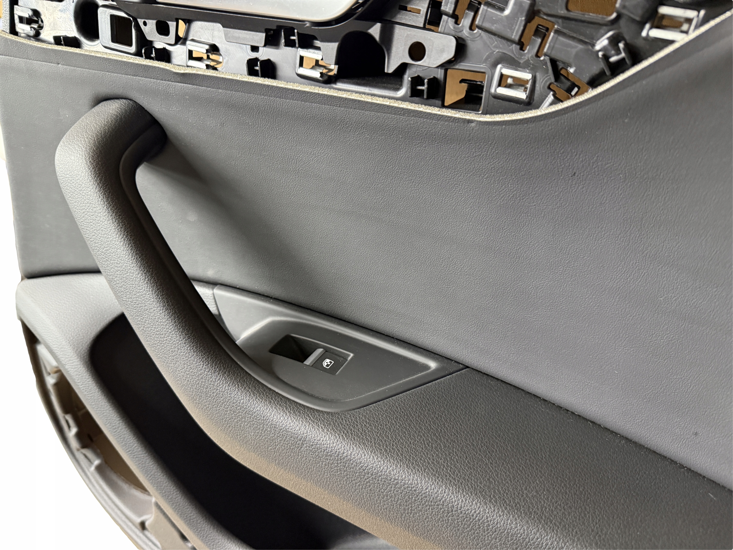 AUDI A4 8W B9 side door right rear part leather