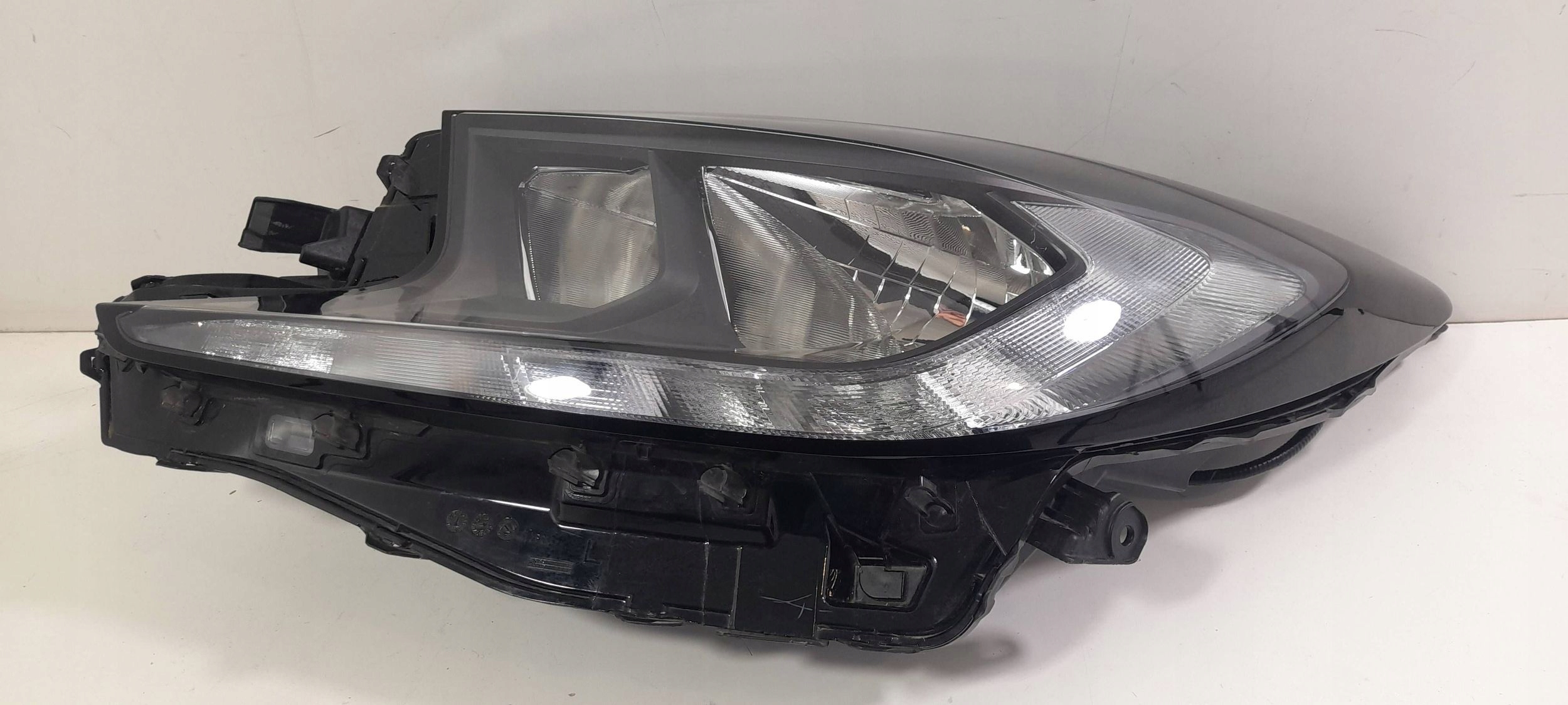 Toyota Aygo X 2024r Reflektor left 0180748 (R346)