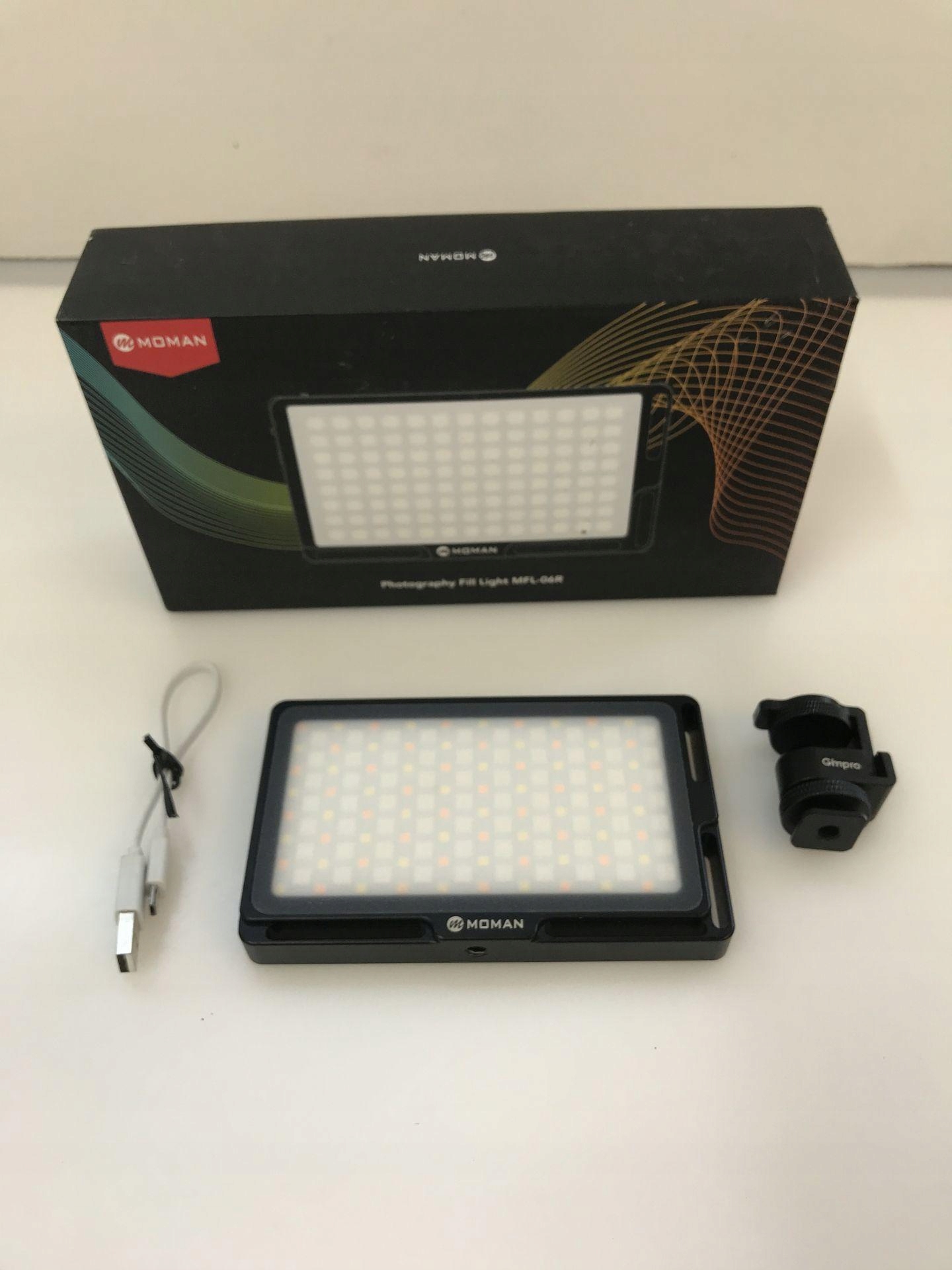 MOMAN LAMPA WIDEO LED RGB Stan opakowania oryginalne