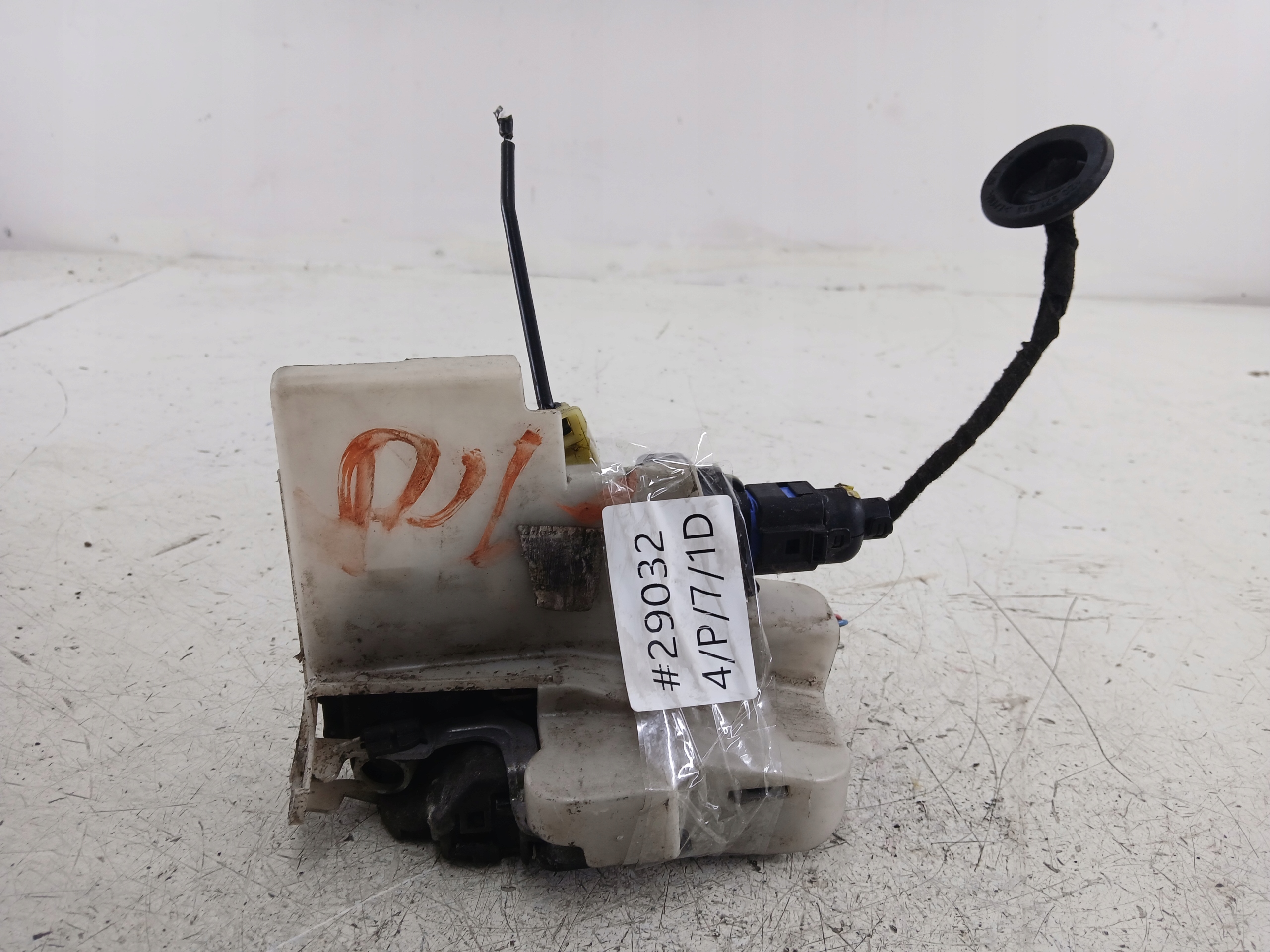 VW POLO 9N lock door right front