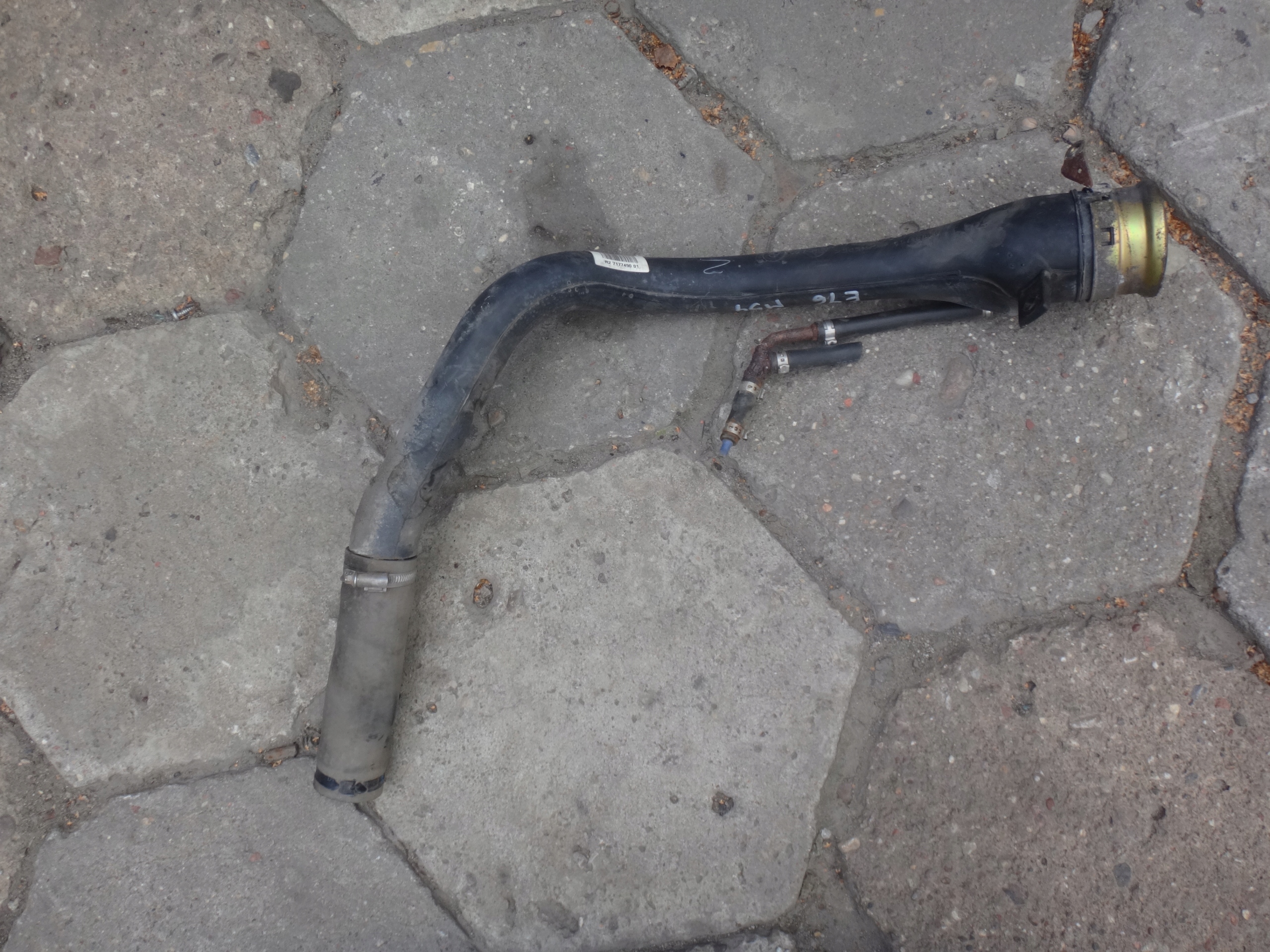 PRZEWÓD WLEWU RURA WĄŻ PALIWA BMW E46 BENZYNA Typ samochodu Samochody dostawcze