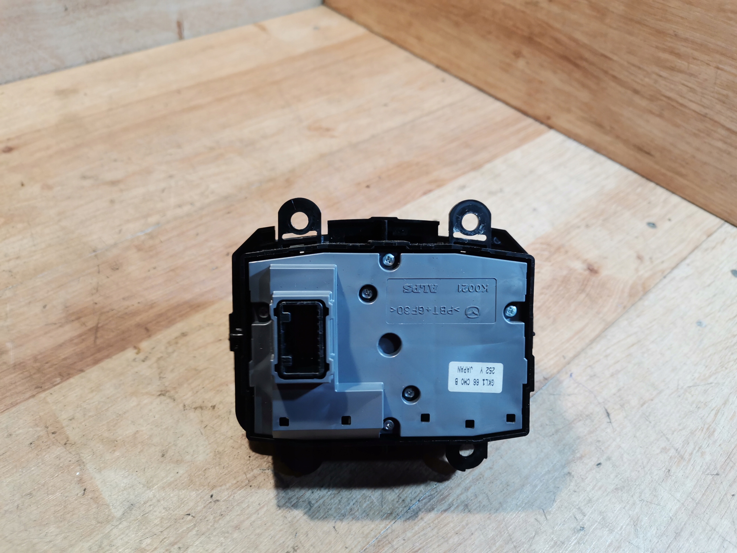 PANEL STEROWNIA RADIA navigation devices MAZDA 6 GJ GKL166CM0B