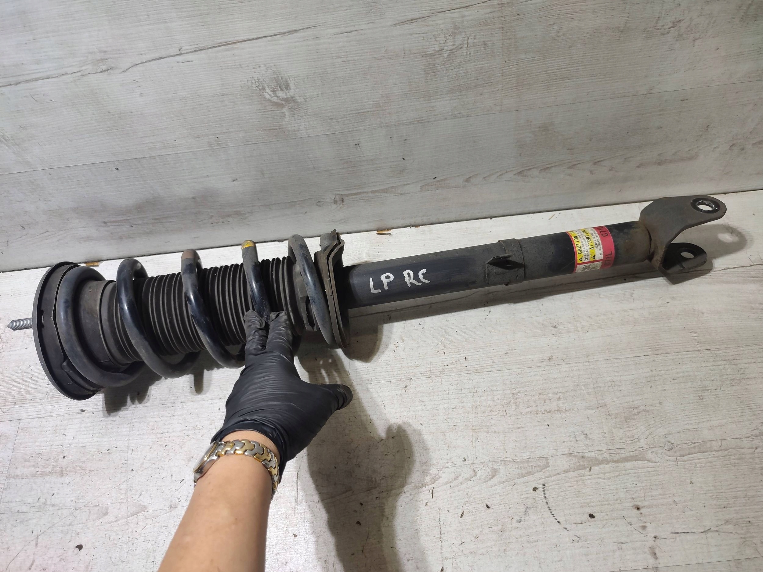 Lexus RC 2019 front side left shock absorber osi przedniej ze spring