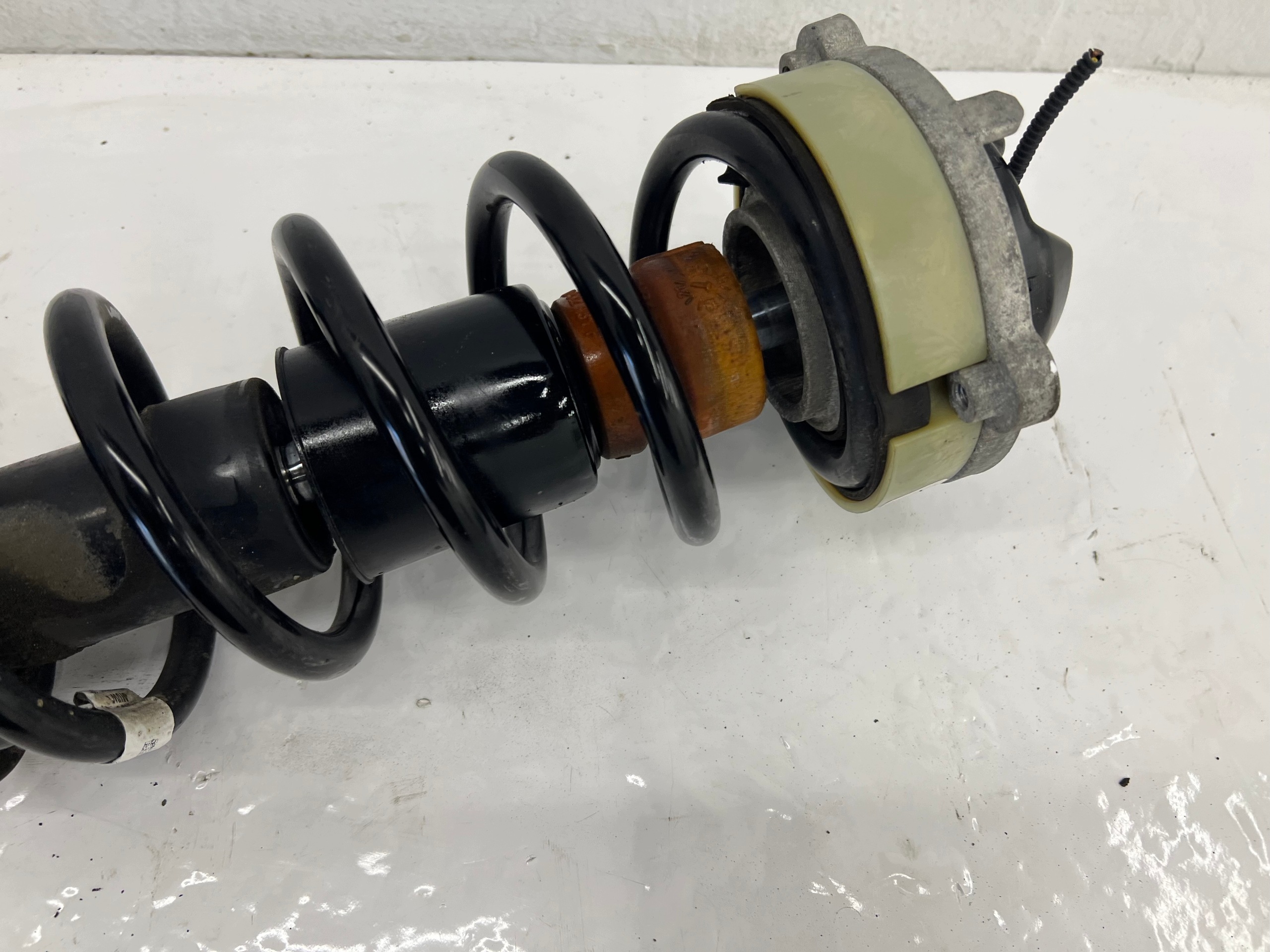 AUDI A4 B9 A5 8W shock absorber left front AKTYWNY electrical 8W0413029K