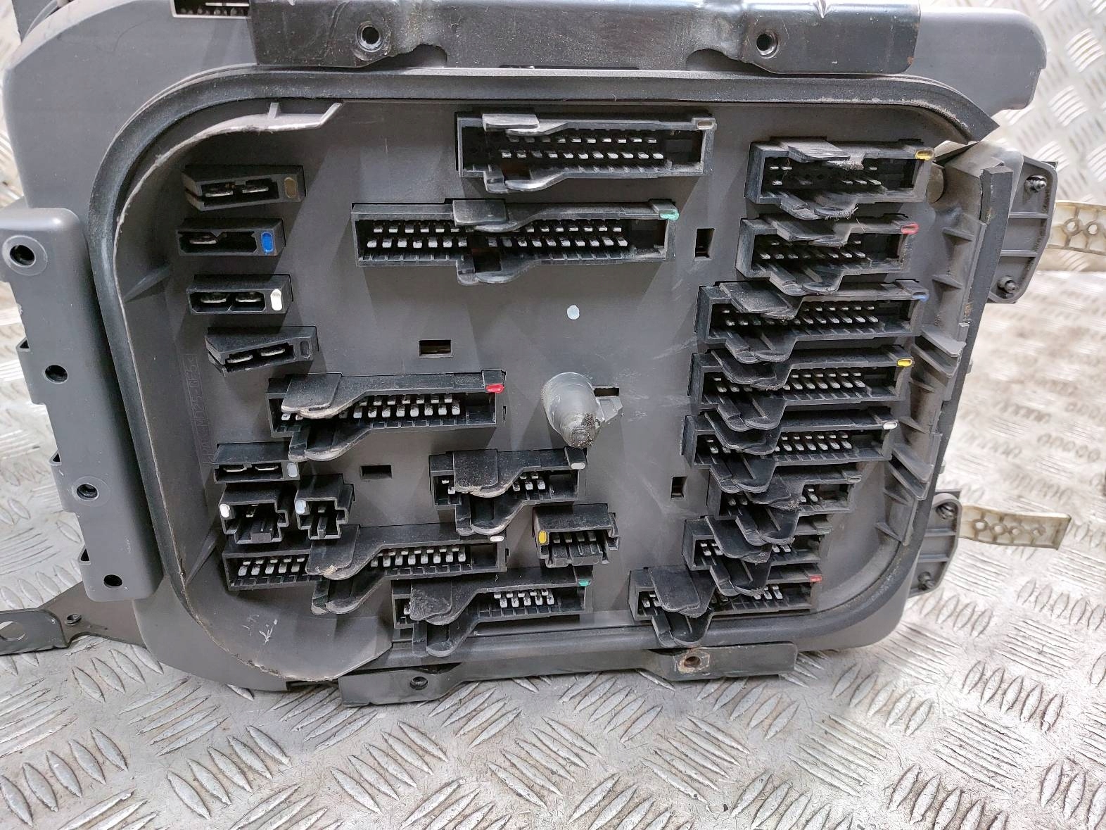 SKRZYNKA BEZPIECZNIKÓW RENAULT PREMIUM 420 DCI Wersja Europejska