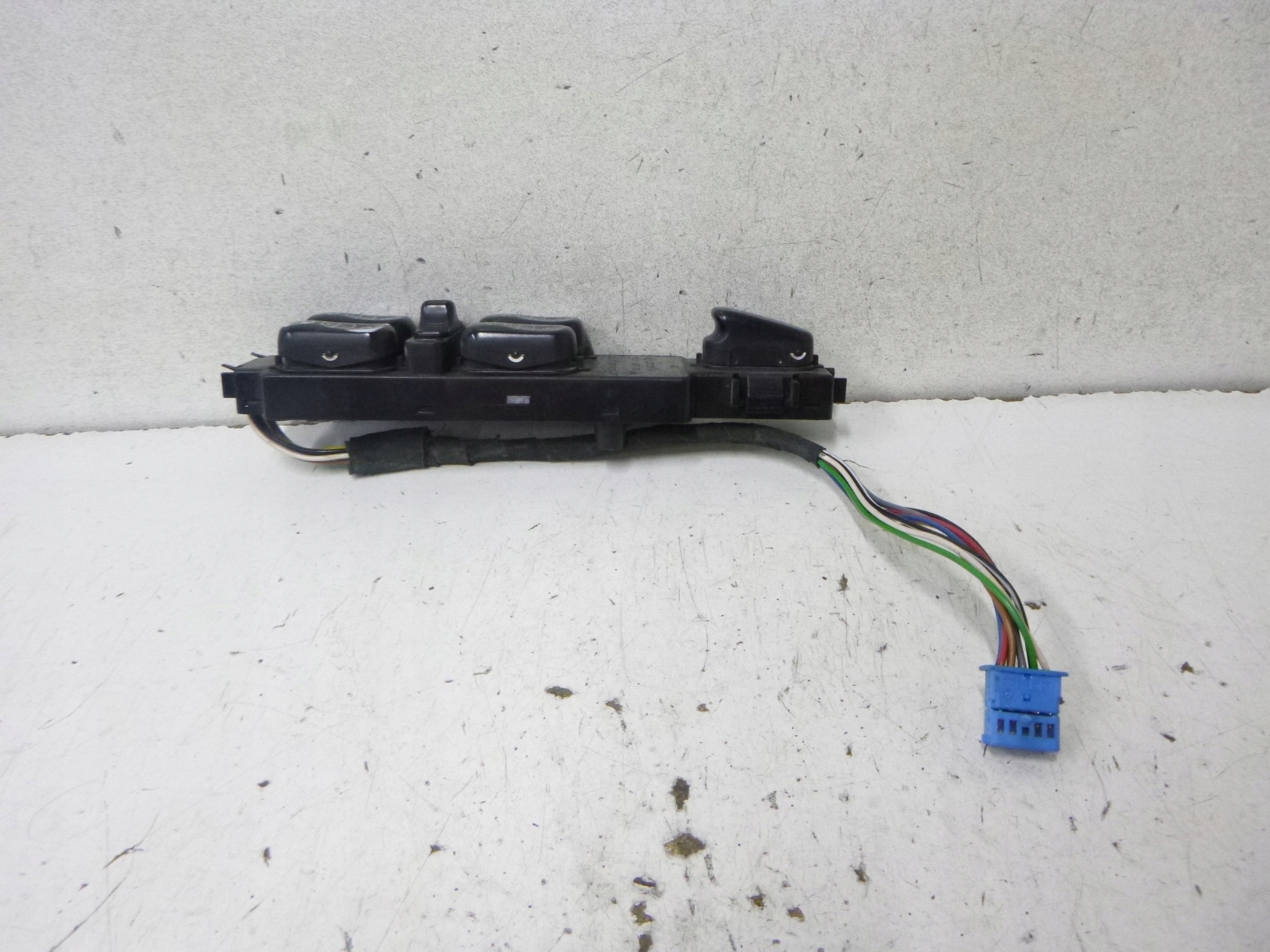 switch panel of the window left Mercedes W220 2002r. 2208201010
