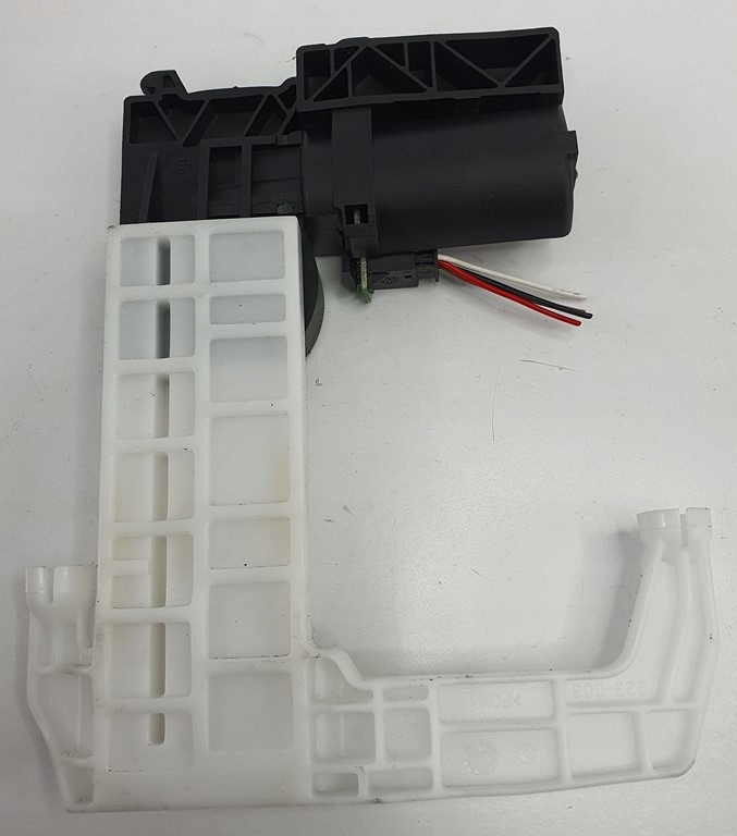 SILNICZEK ZAGLOWKA PRAWY PRZOD MERCEDES W203 Car type Passenger cars