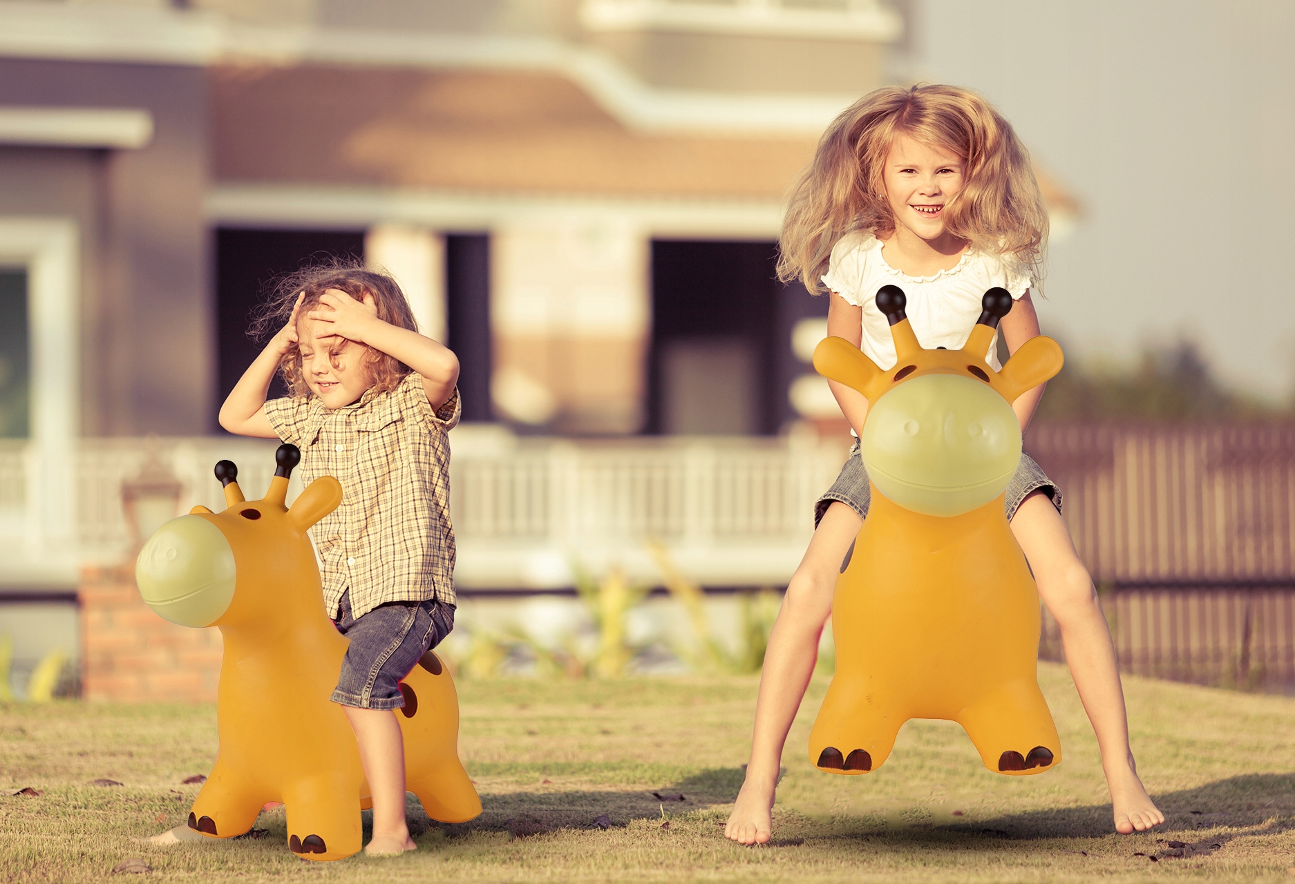 GUMMI-JUMP-PFERDE-GIRAFFE MIT INKLUSIVE PUMPE. Produkttiefe 5,5 cm