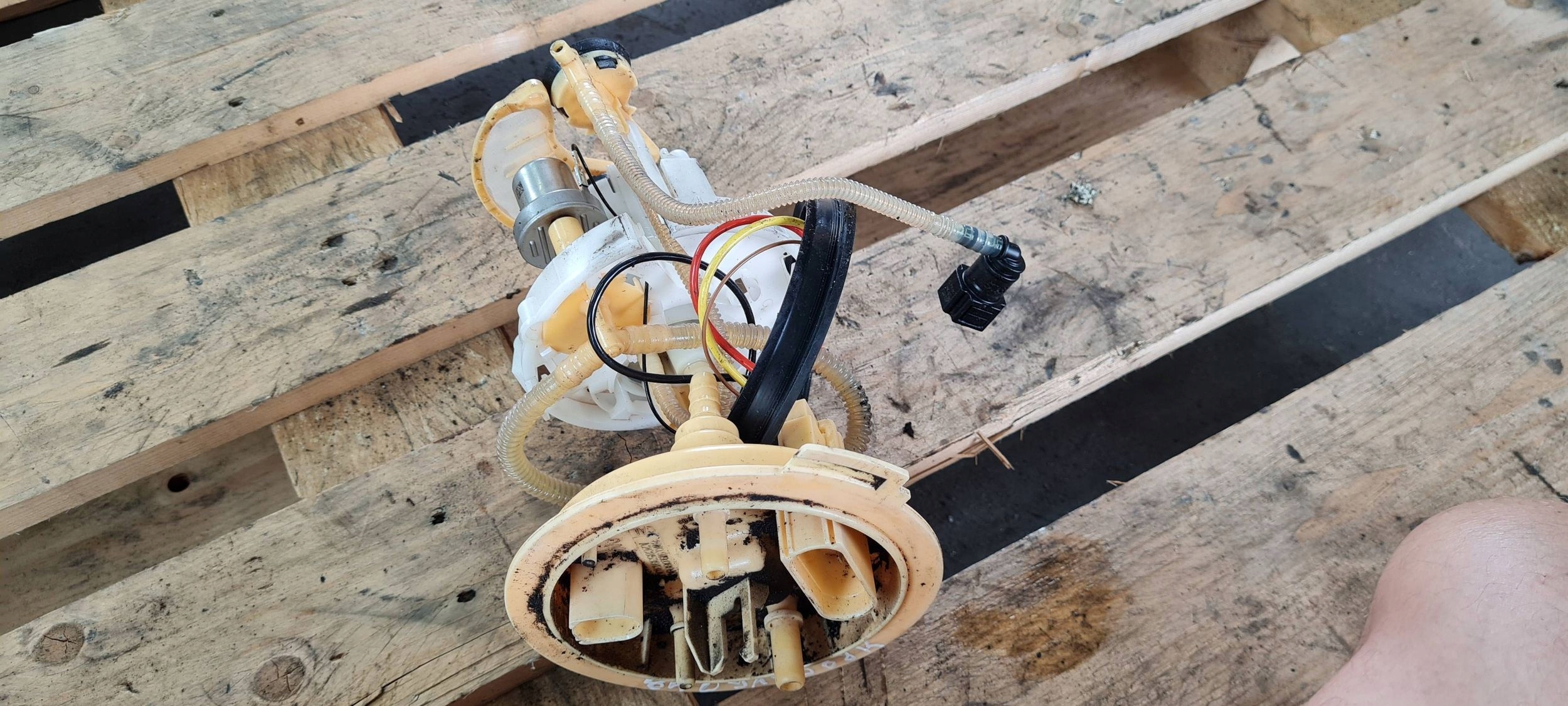 A4 B9 8W pumpa goriva 2.0 TDI 8W0919088K A5 8W
