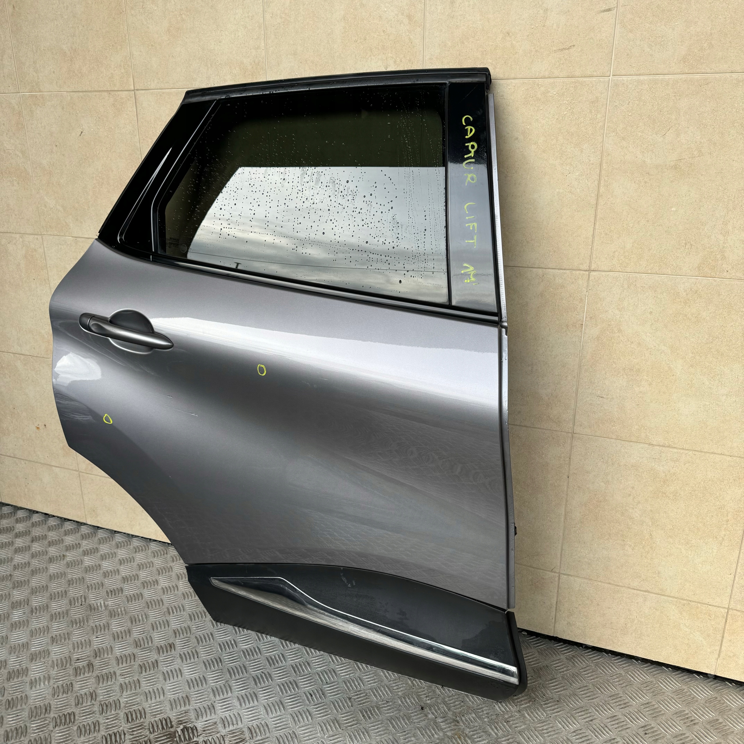 DRZWI KOMPLETNE TYLNE PRAWE RENAULT CAPTUR LIFT 2017 ROK Numer katalogowy części OE DRZWI