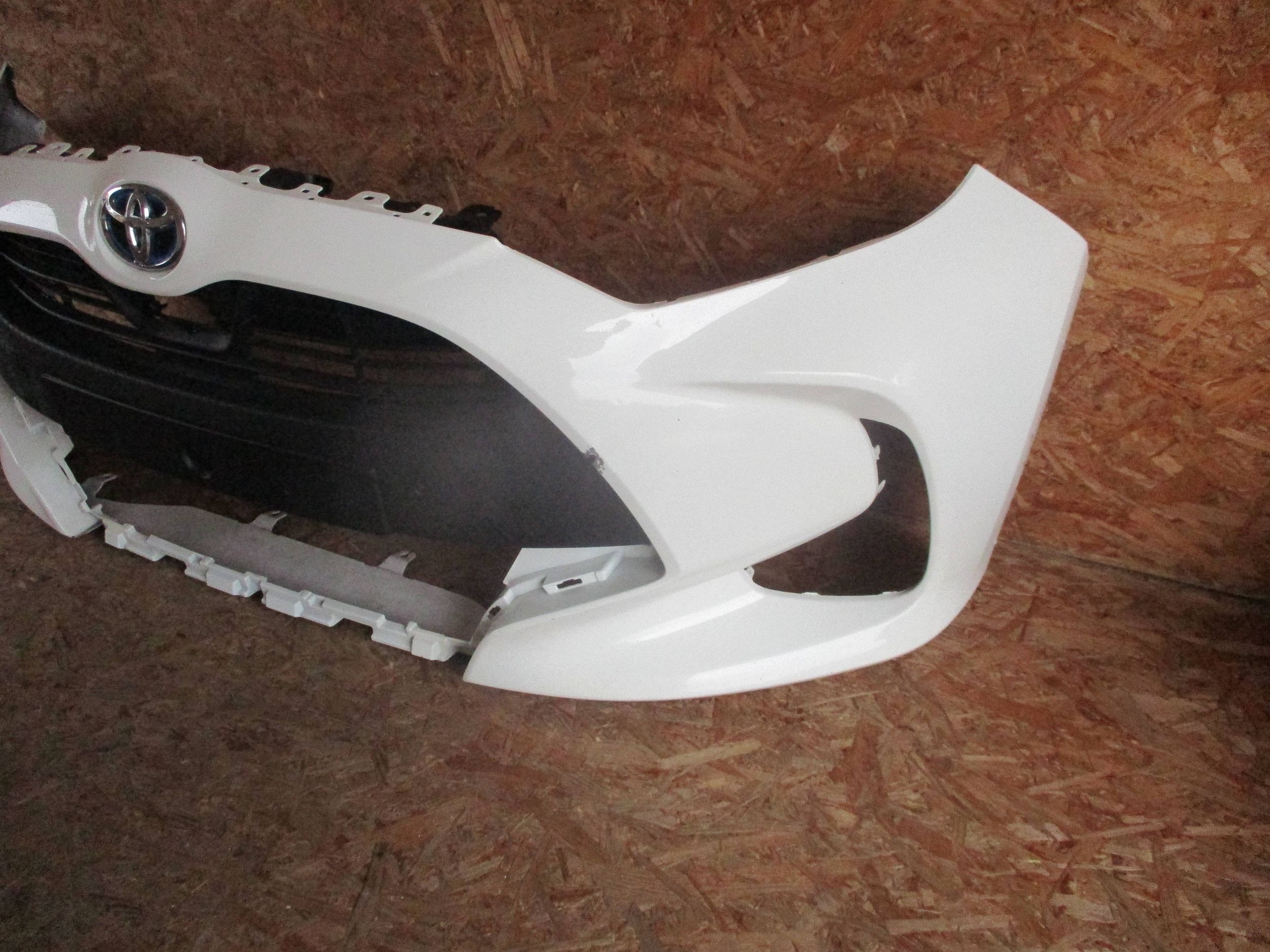 bumper front front TOYOTA YARIS IV