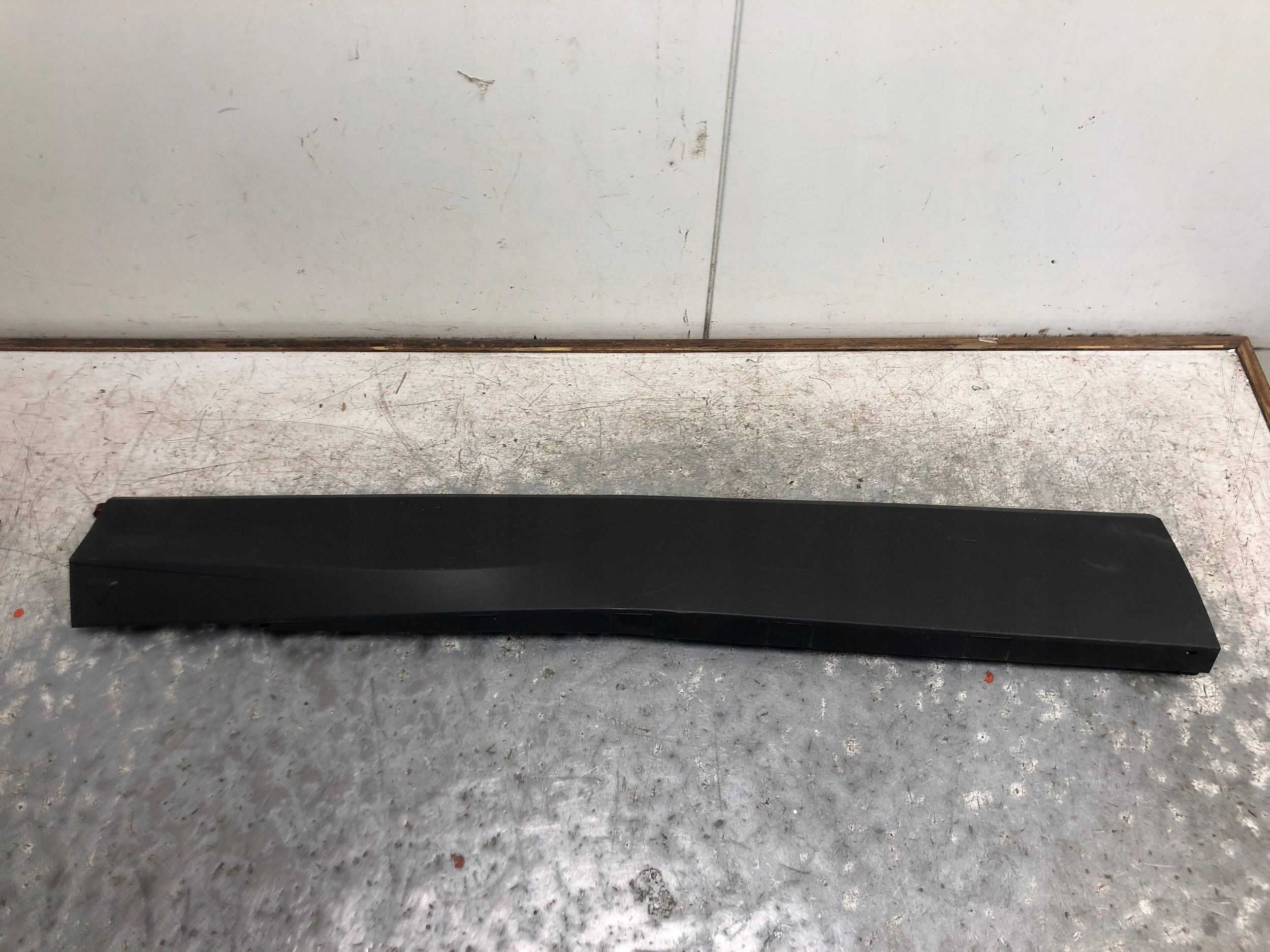 moulding door left front VW TIGUAN III 571854939C