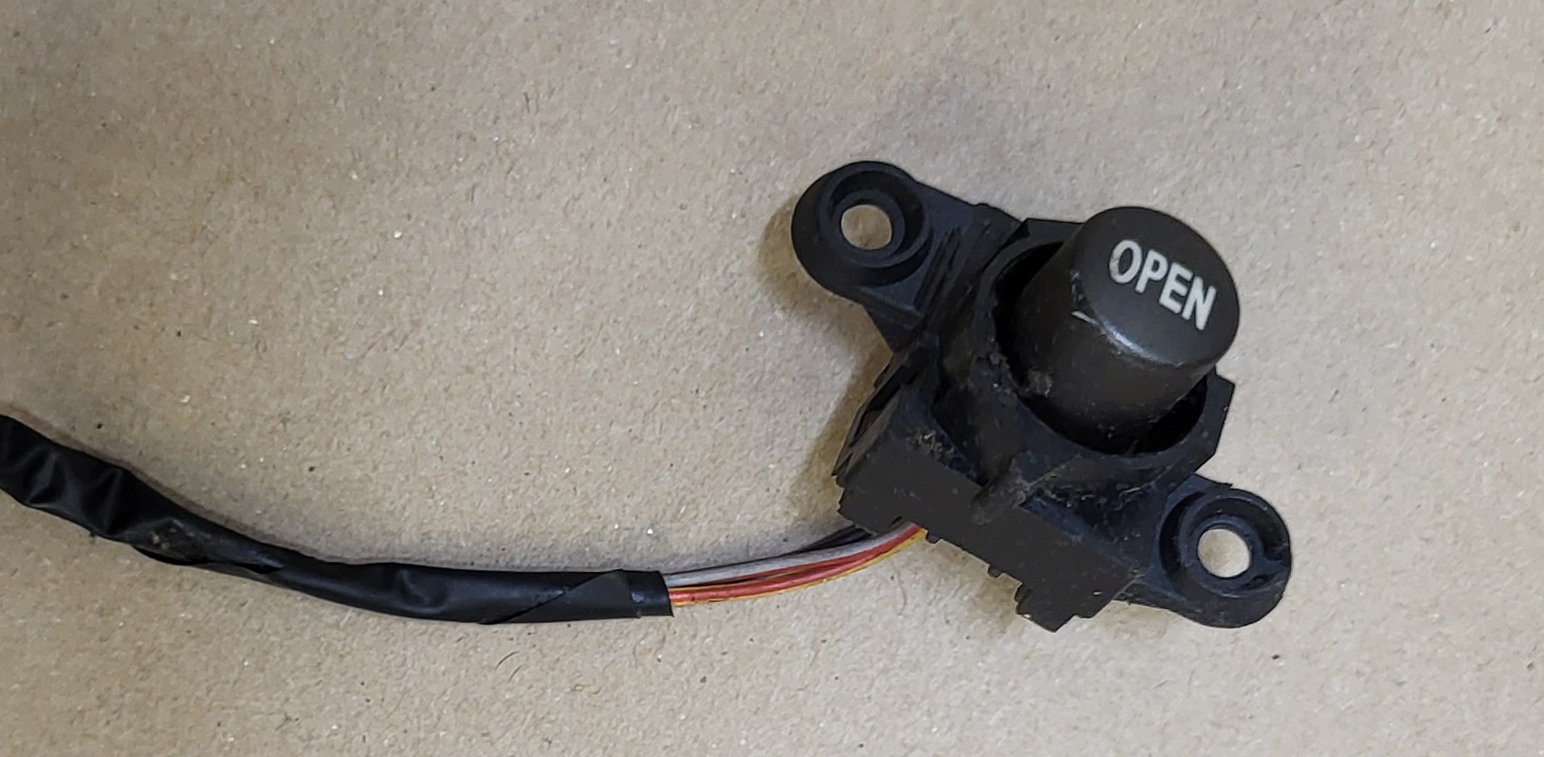 button opening control switch passenger compartments OPEN LANCIA THESIS 28402 C153 OE