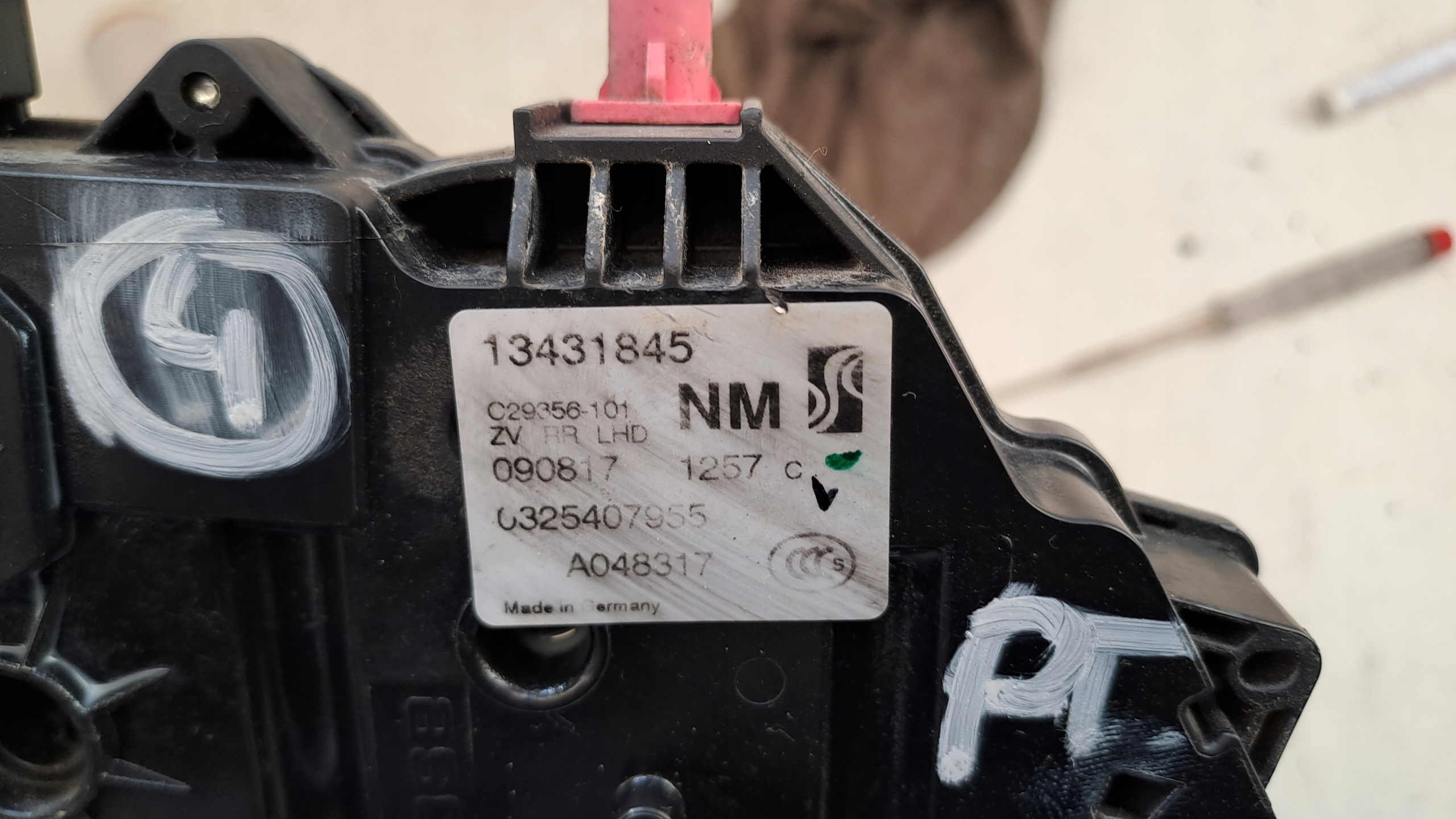 lock door right rear part 13431845 Opel Corsa E