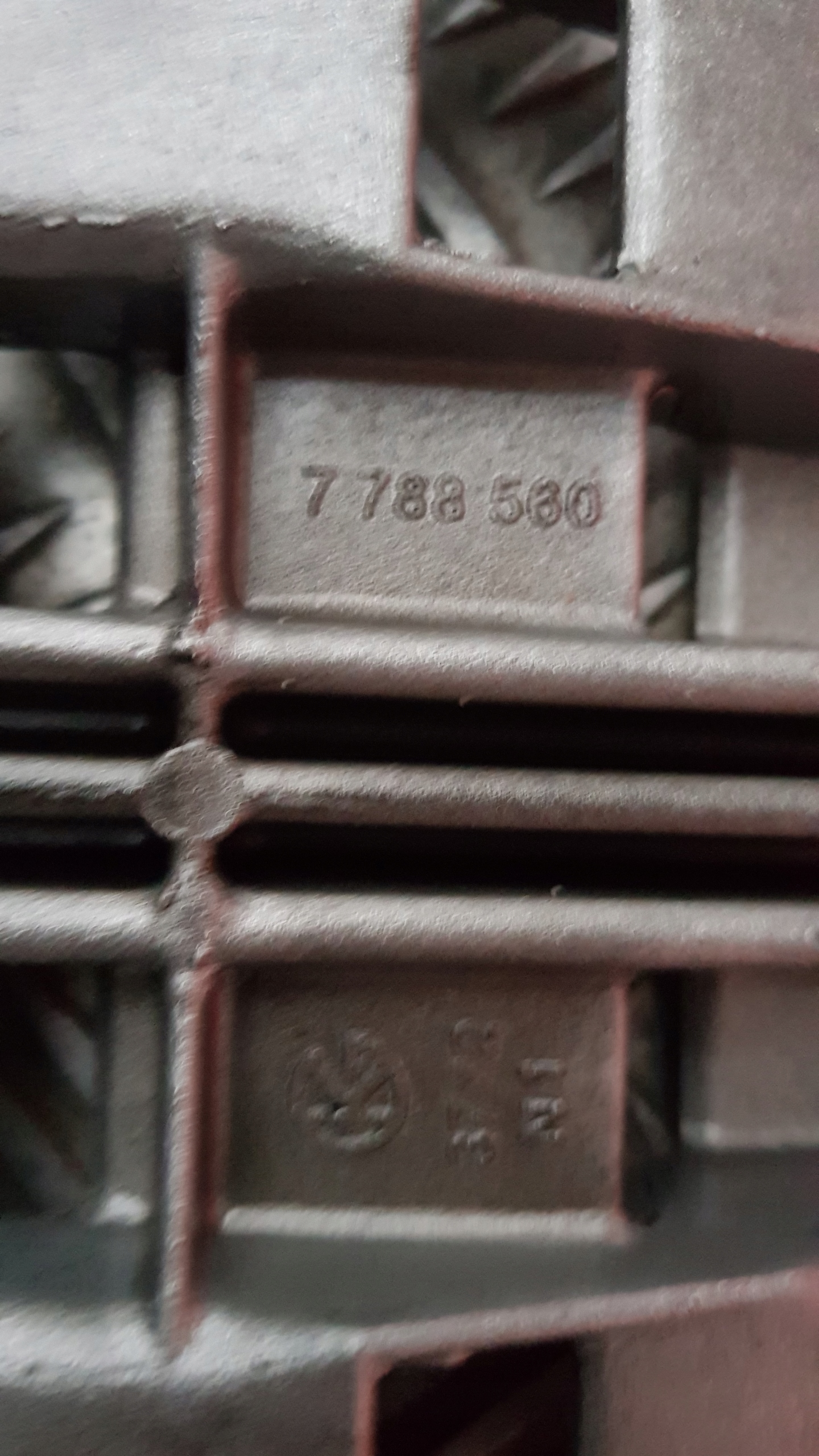BMW E39 příčka MISKI WKLAD 7788560 2.5D