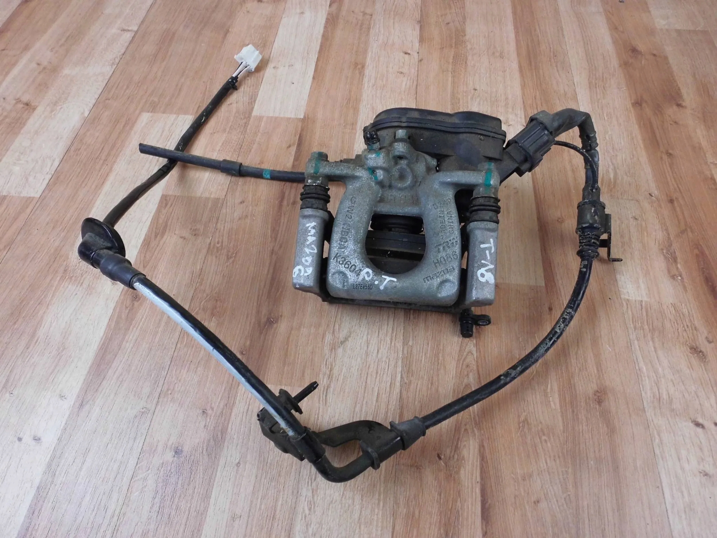 Mazda CX3 2.0 BENZ caliper brake rear rear part right