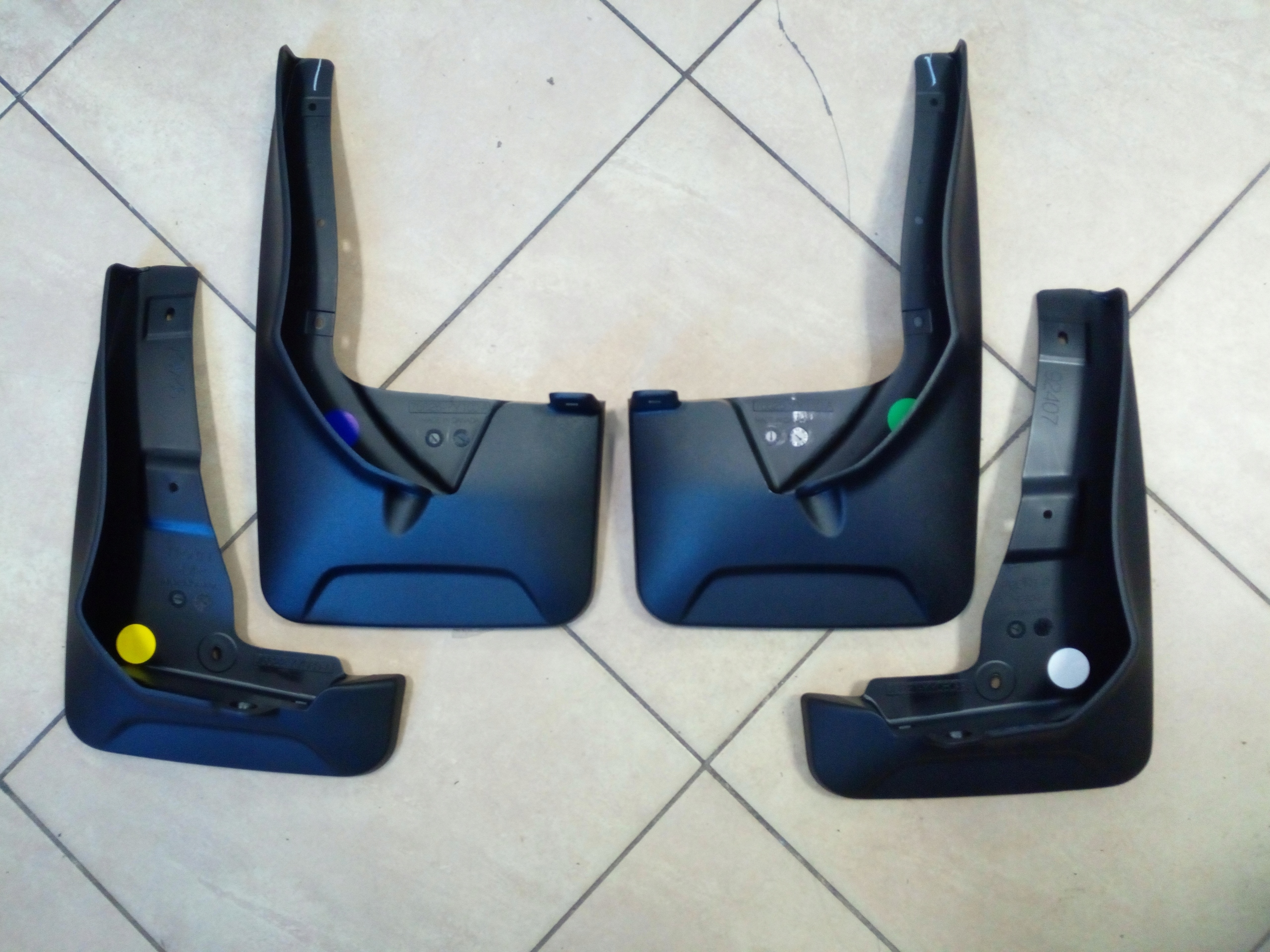 БРЫЗГОВИК TOYOTA RAV-4 '12 - > КОМПЛЕКТ. А.*