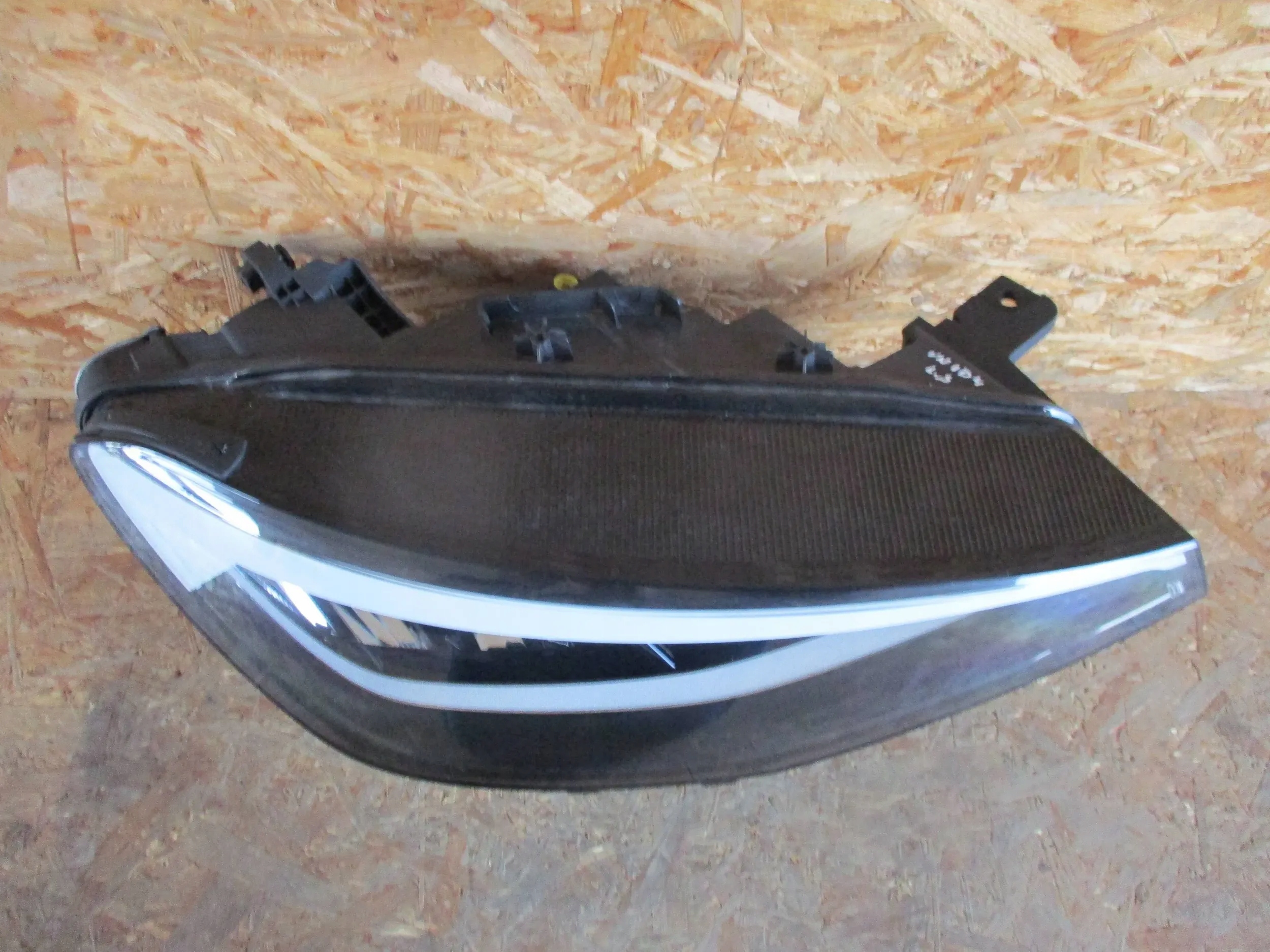 light front front right VW ID4 FULL LED