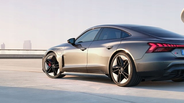 IDEALNA CWIARTKA BŁOTNIK TYLNA LEWA AUDI ETRON GT 1