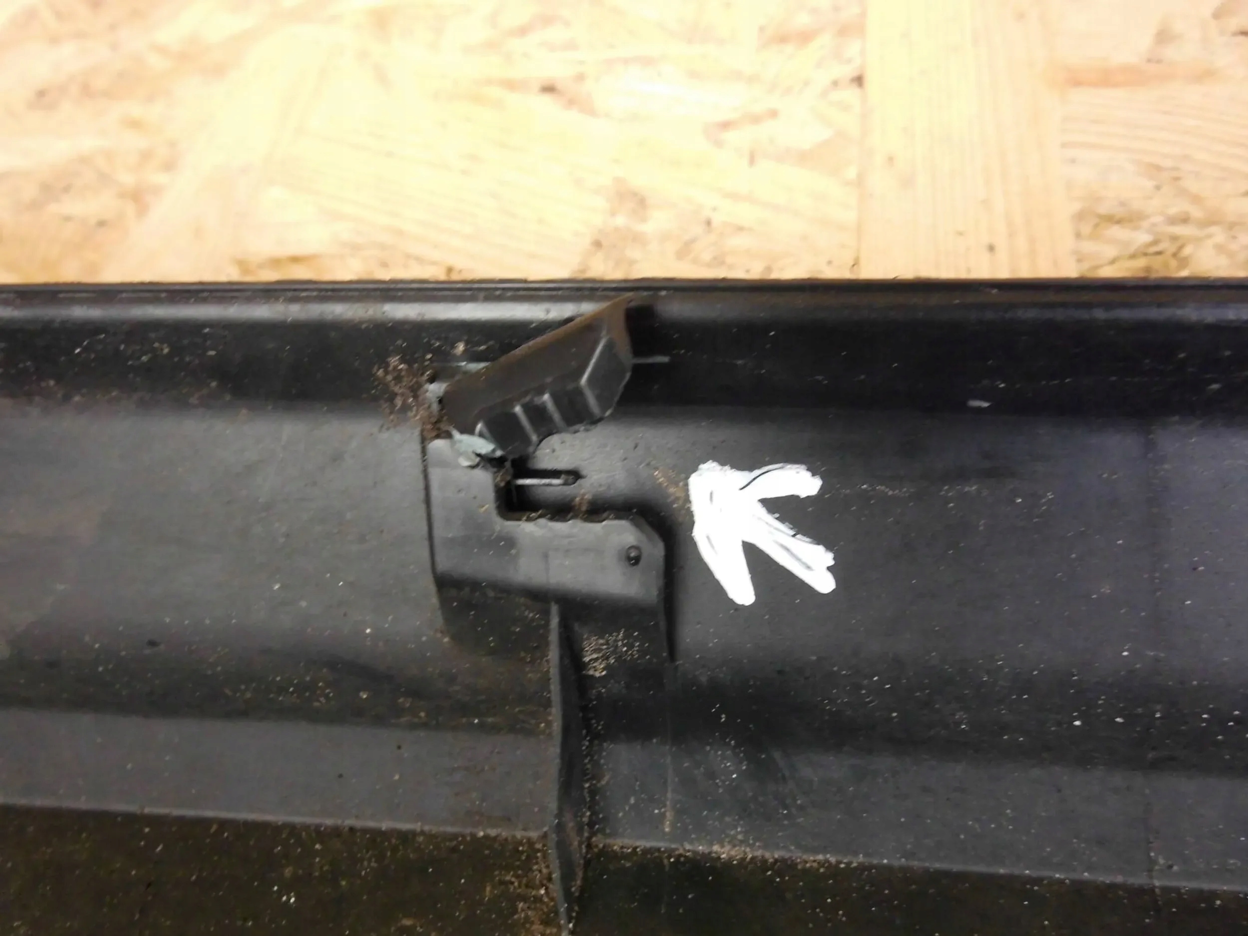 Mitsubishi Eclipse Cross cap moulding threshold right