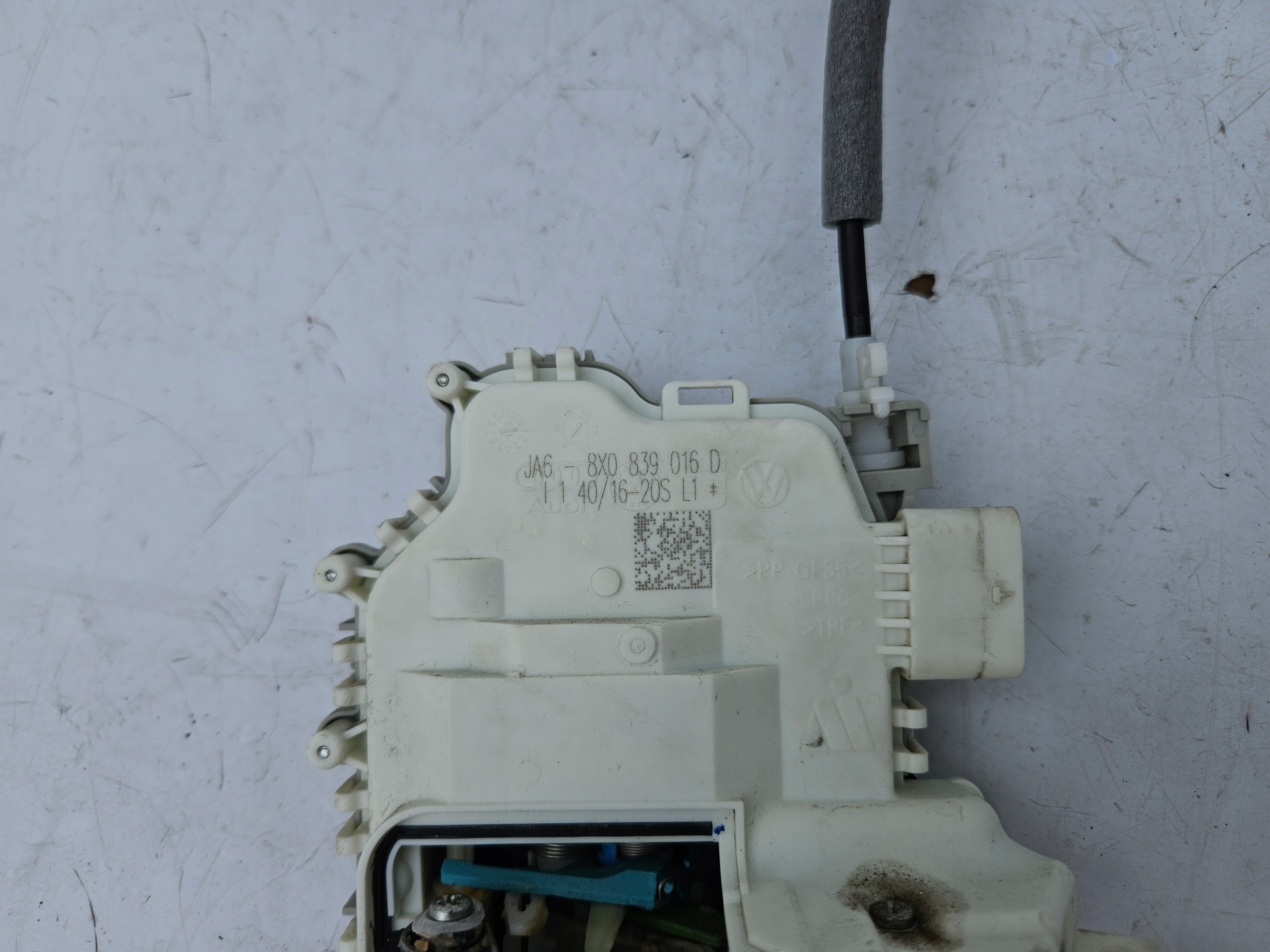 lock door right rear part PRAWYCH rear AUDI A4 B9 8W