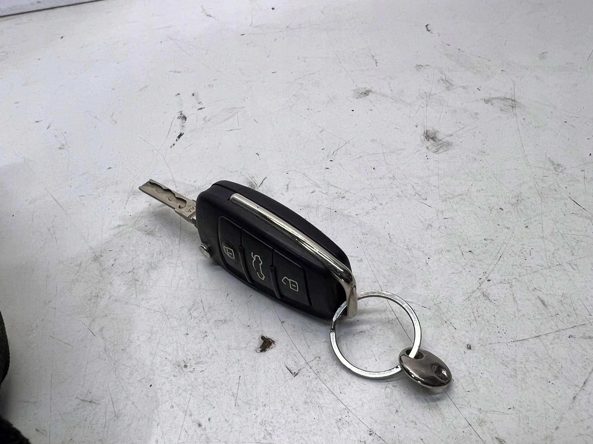 key PILOT SCYZORYK AUDI A3 8P 8P0837220D 2/26