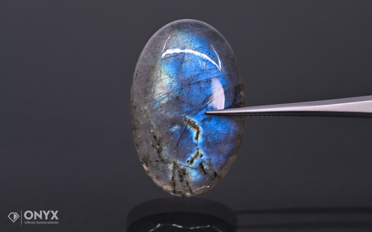 Labradorit kabošon ovál 33,5x22 mm