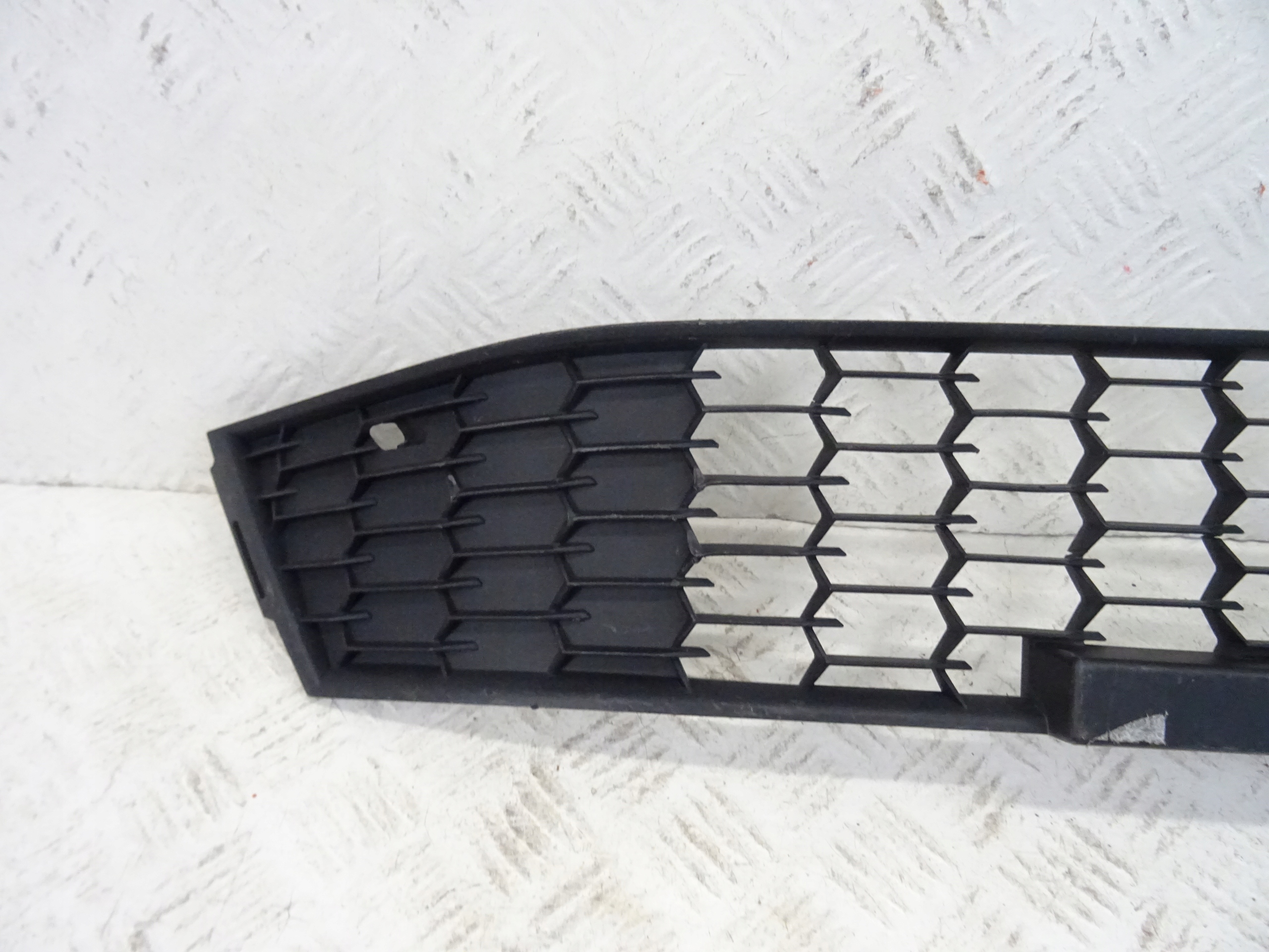 grid of a bumper front front central SKODA FABIA IV 4 6VA853677