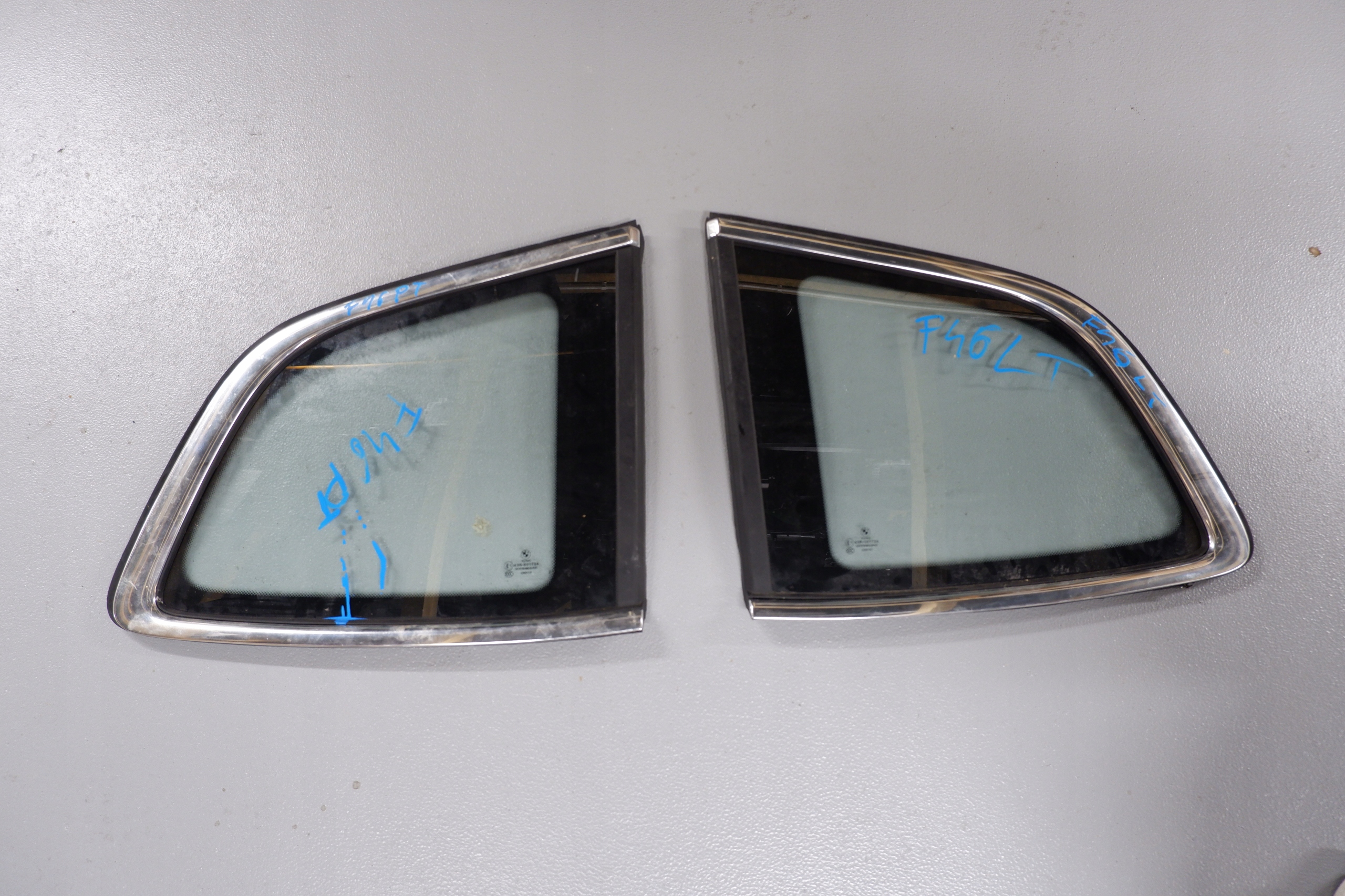 BMW F46 Скло заднє ліве