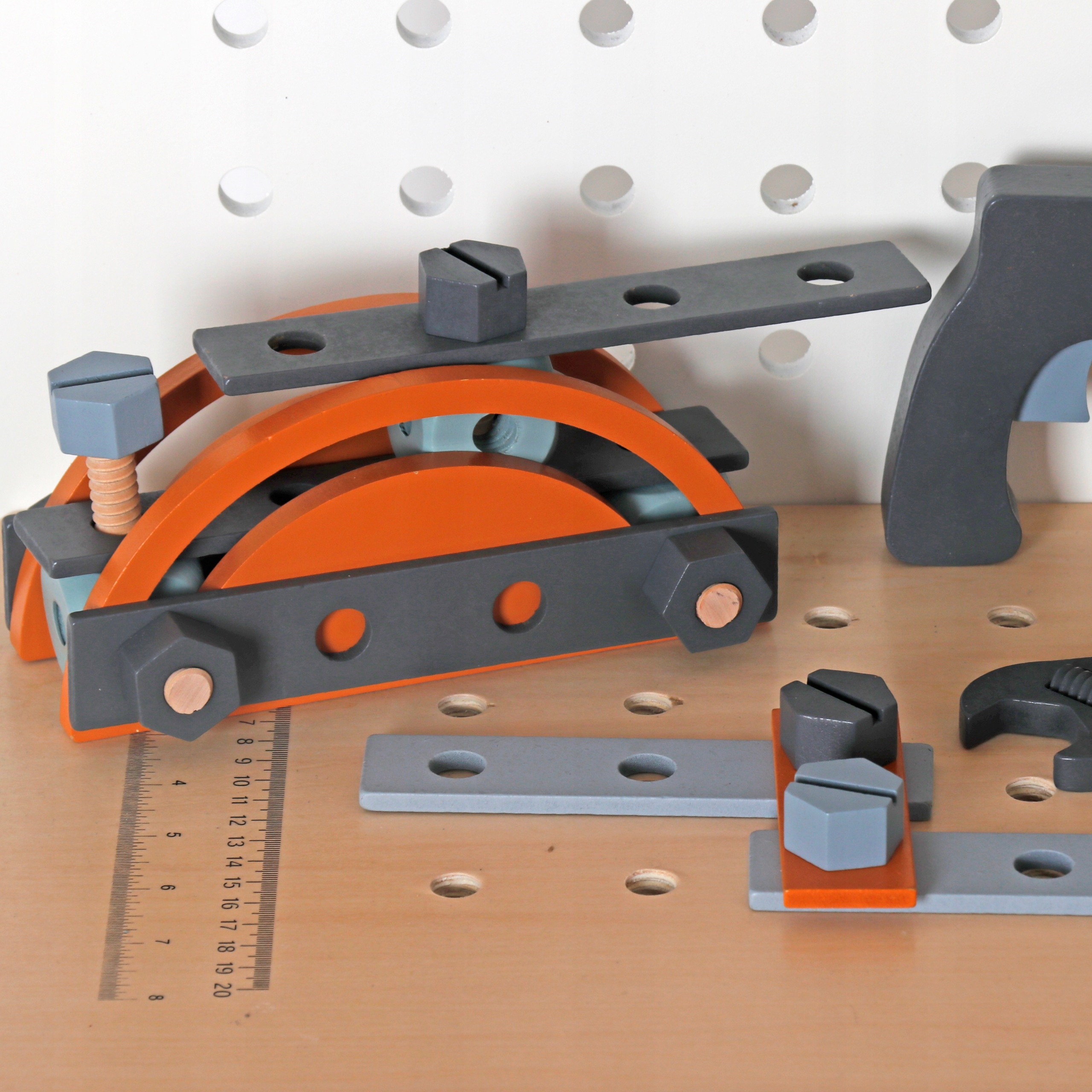 Stolik drewniany warsztat majsterkowicza z narzędziami, skrzynką, tabliczką Kod producenta W03D208B