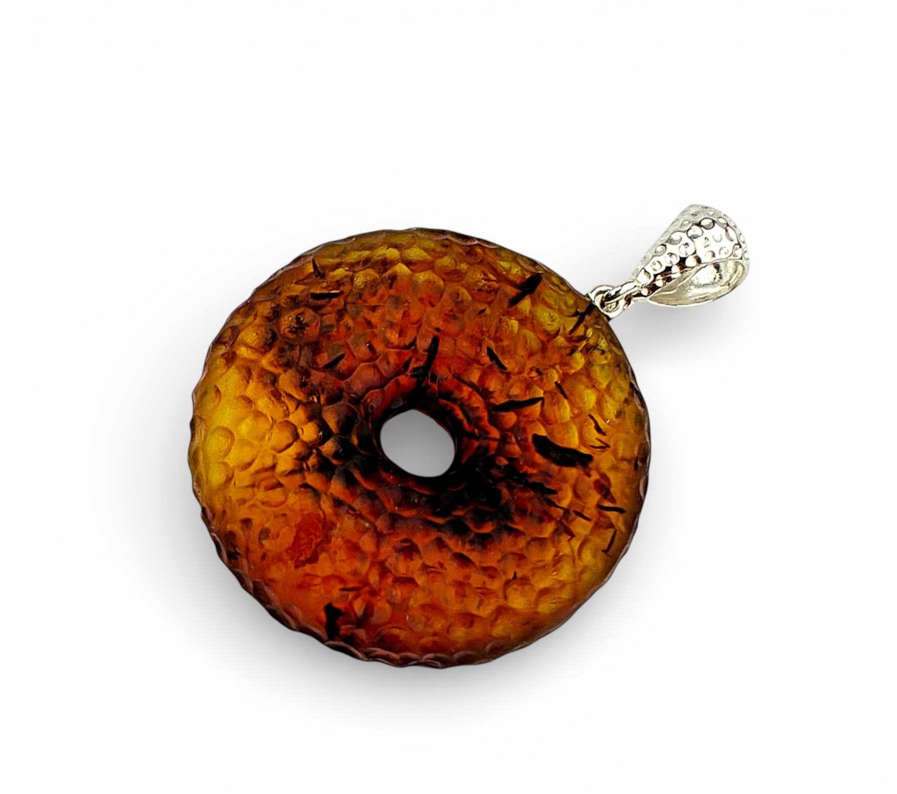 Unikátní přívěsek ručně frézovaný jantar stříbro donat pneumatika