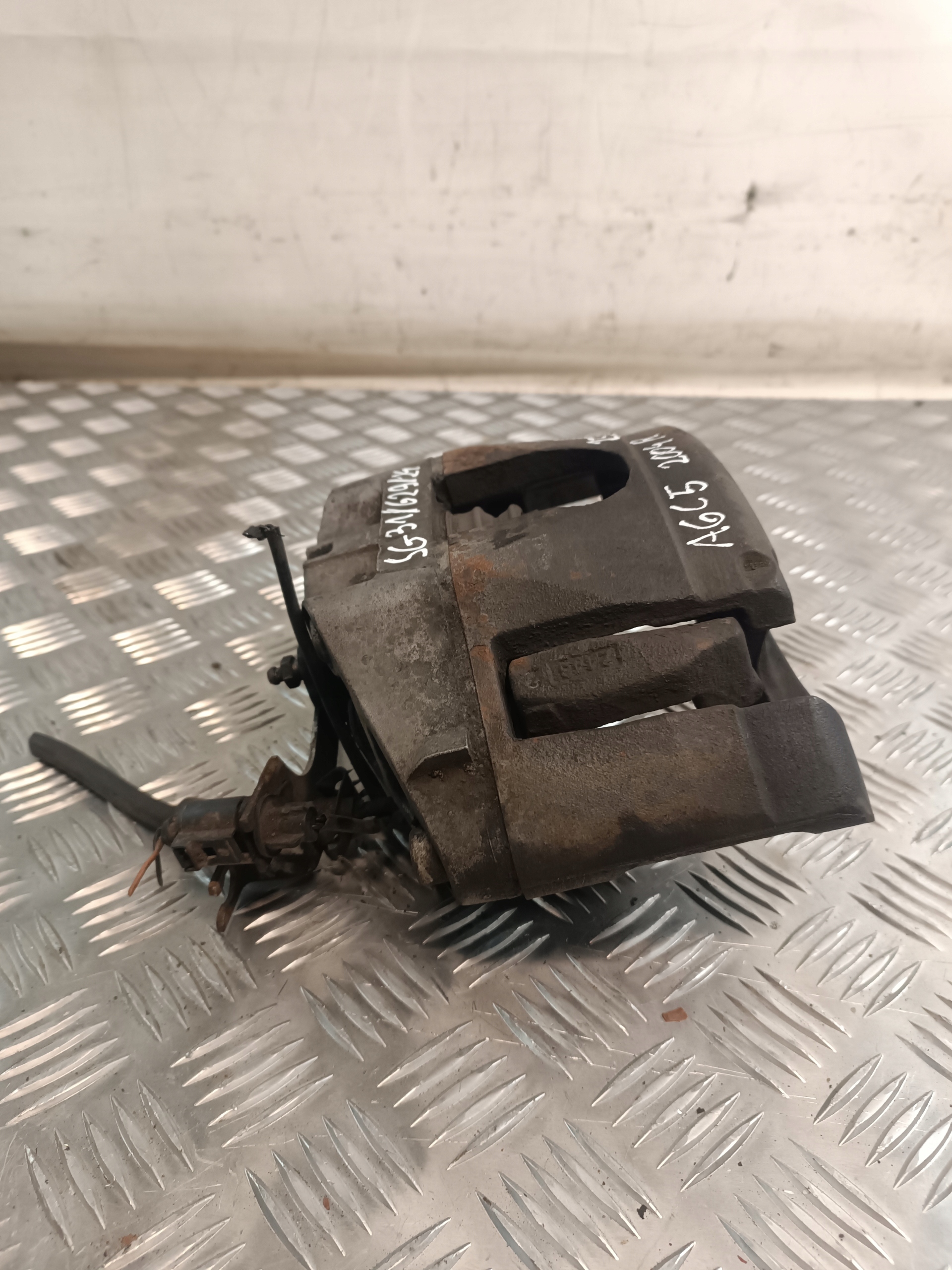 strmeň Brzdový ľavý predok AUDI A6C5 2004r 2.5TDI