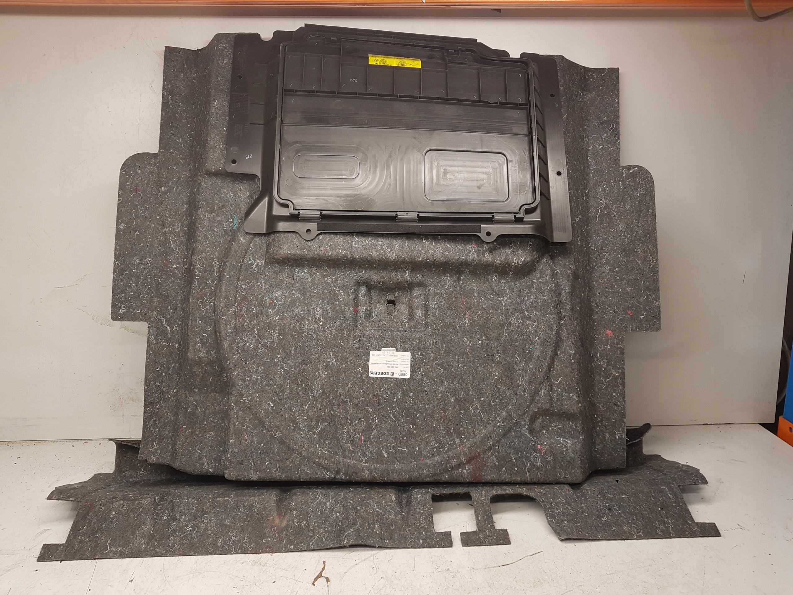 upholstery WNEKI boot AUDI Q5 8R0863462