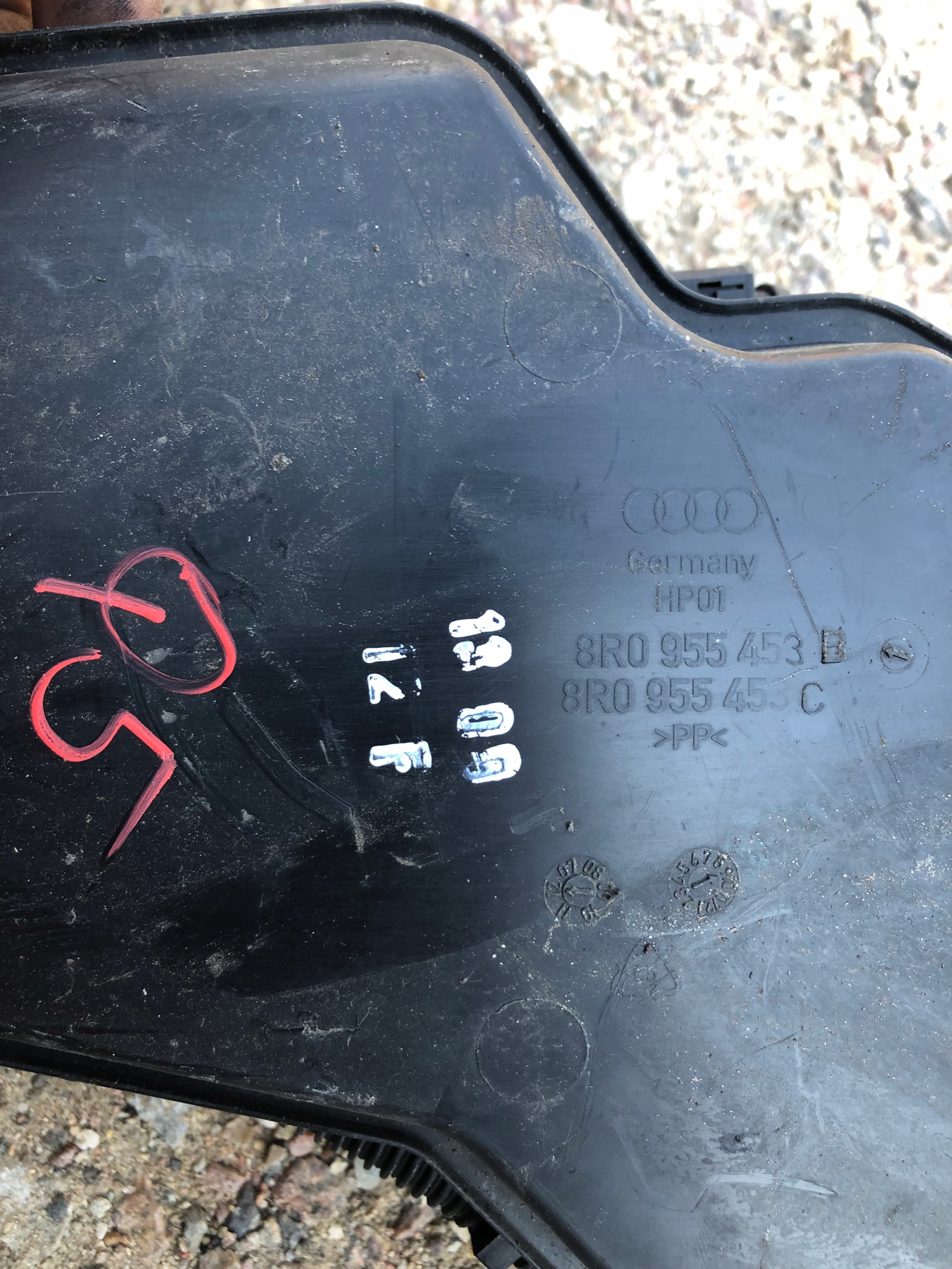 AUDI Q5 washer fluid tank 8R0955453B