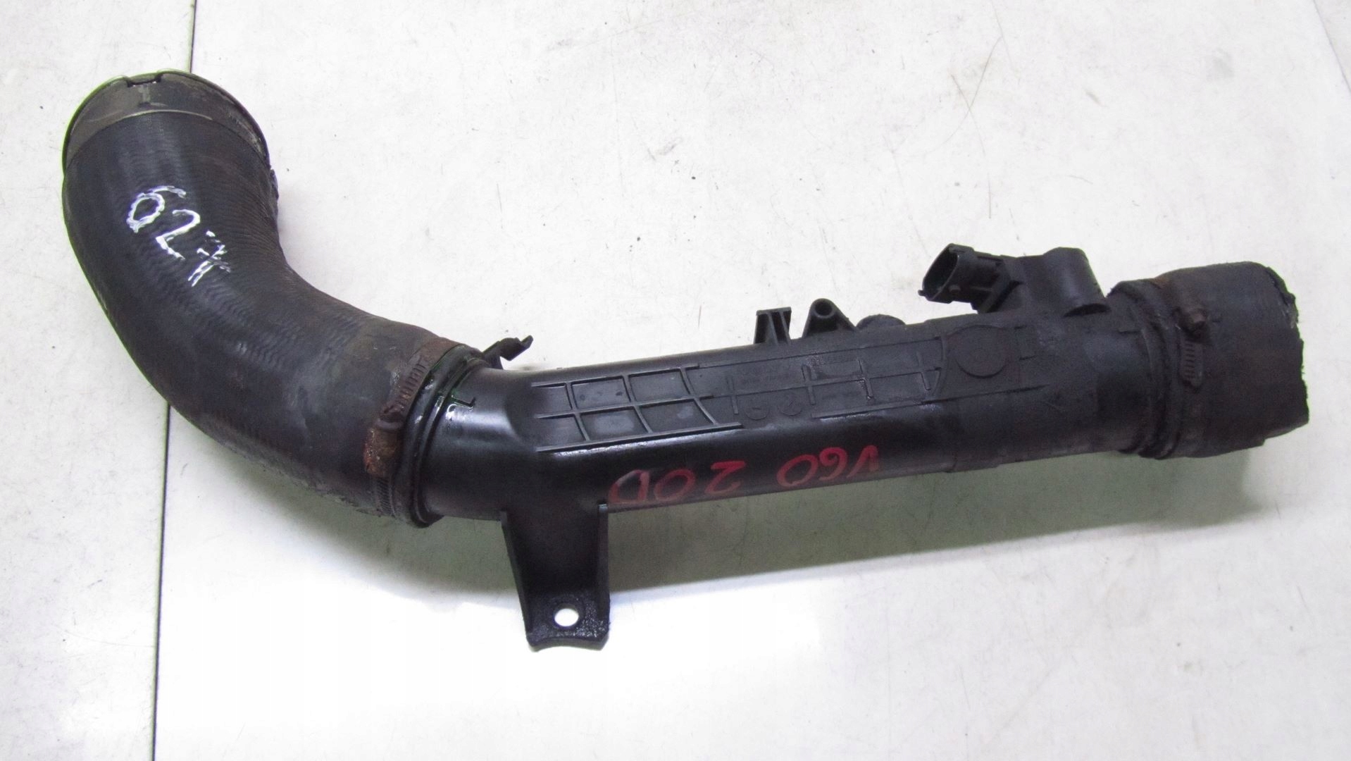 006/627 - VOLVO V60 S60 LIFT 2.0 Труба інтеркулера 31368609