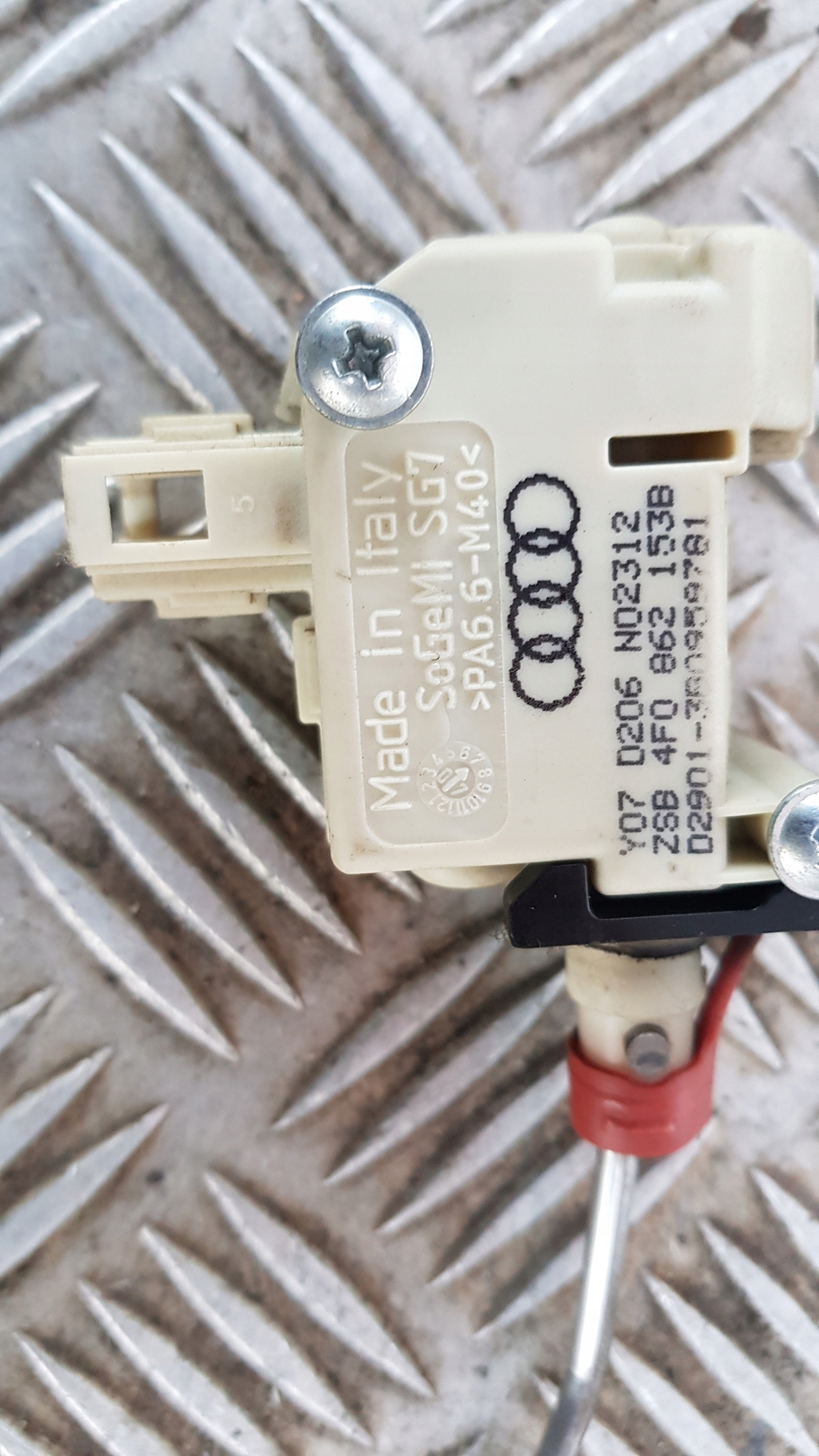AUDI A6 C6 4F amortizer vratašca rezervoara goriva 4F0862153B